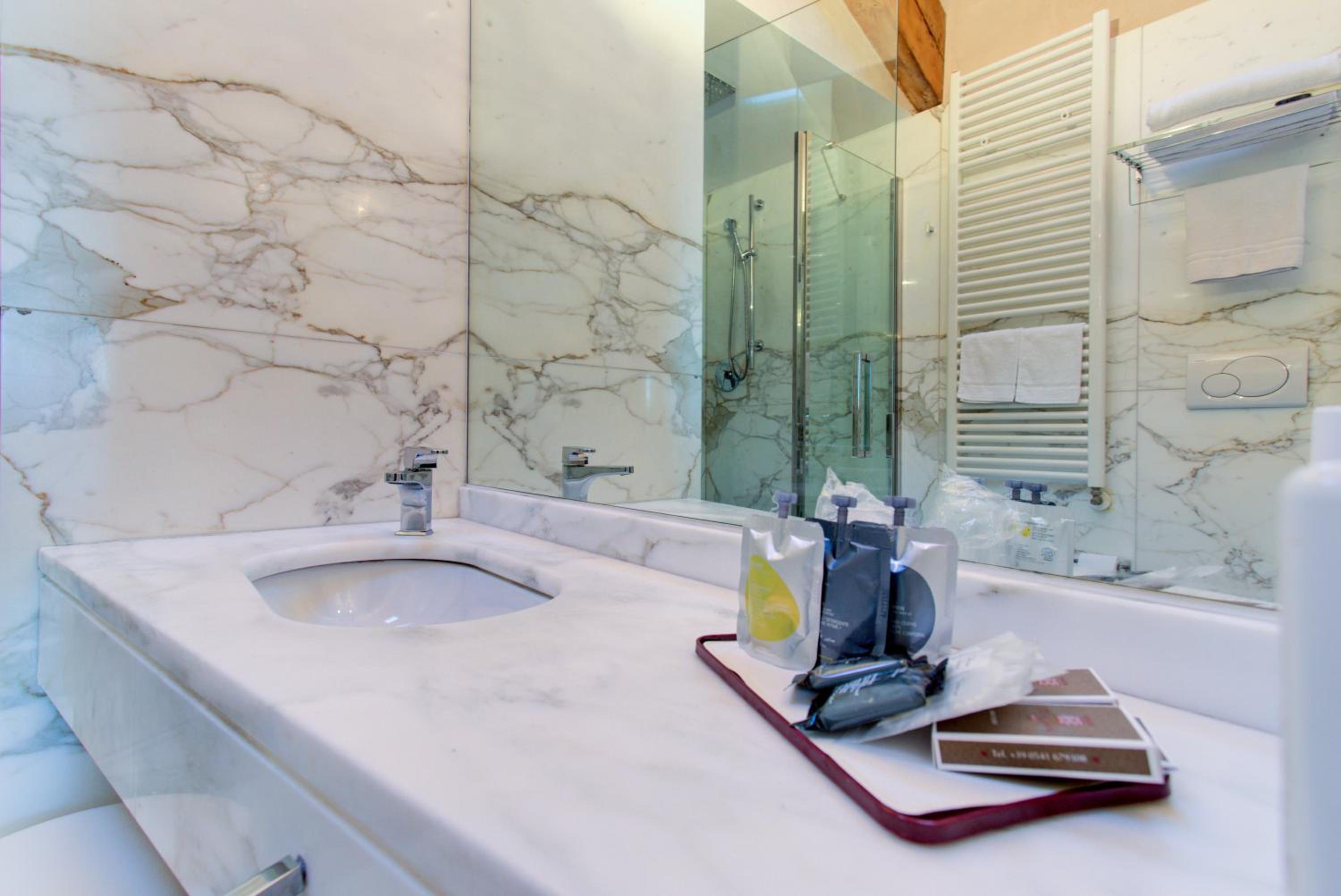 Suite with Spa Access - Photo 6