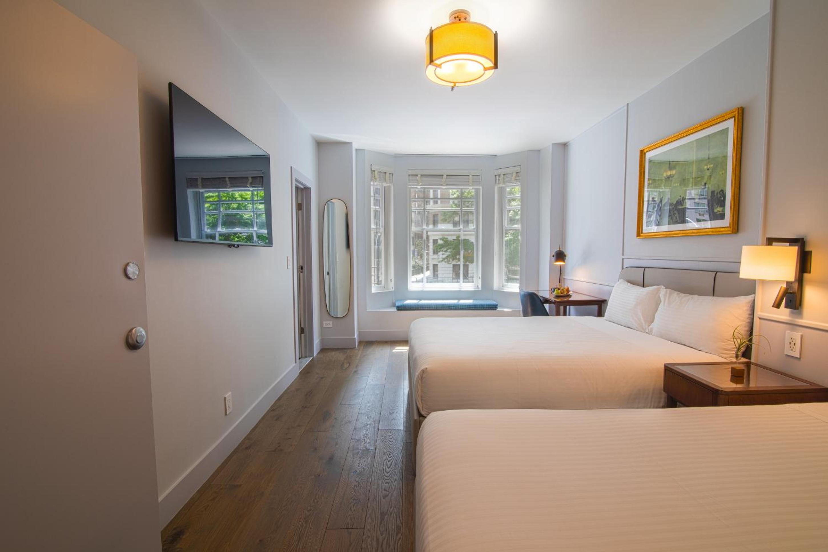 Broadway View 2 Queen Beds photo 2