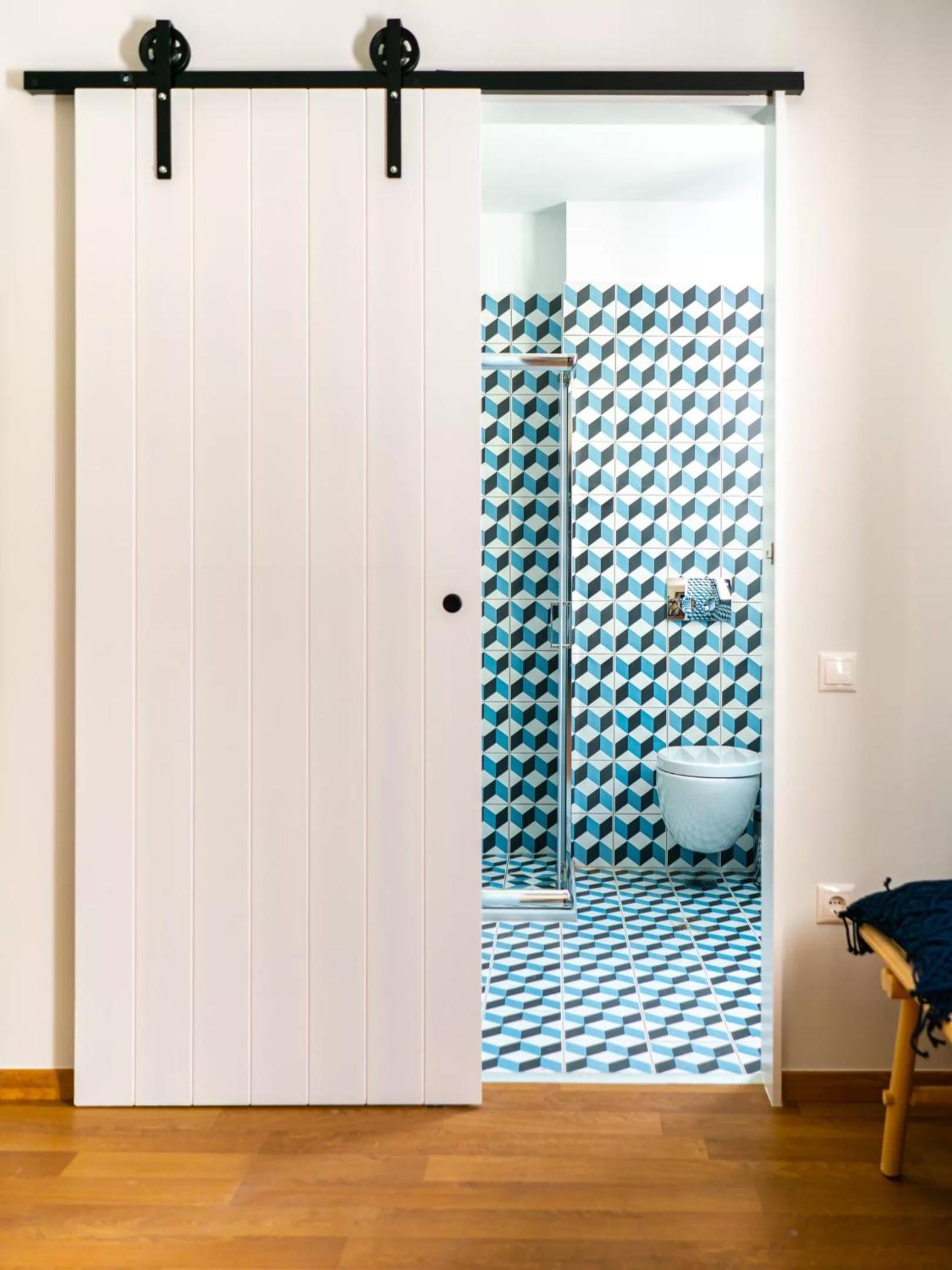 Deluxe Suite with Hydro Massage Shower photo 3