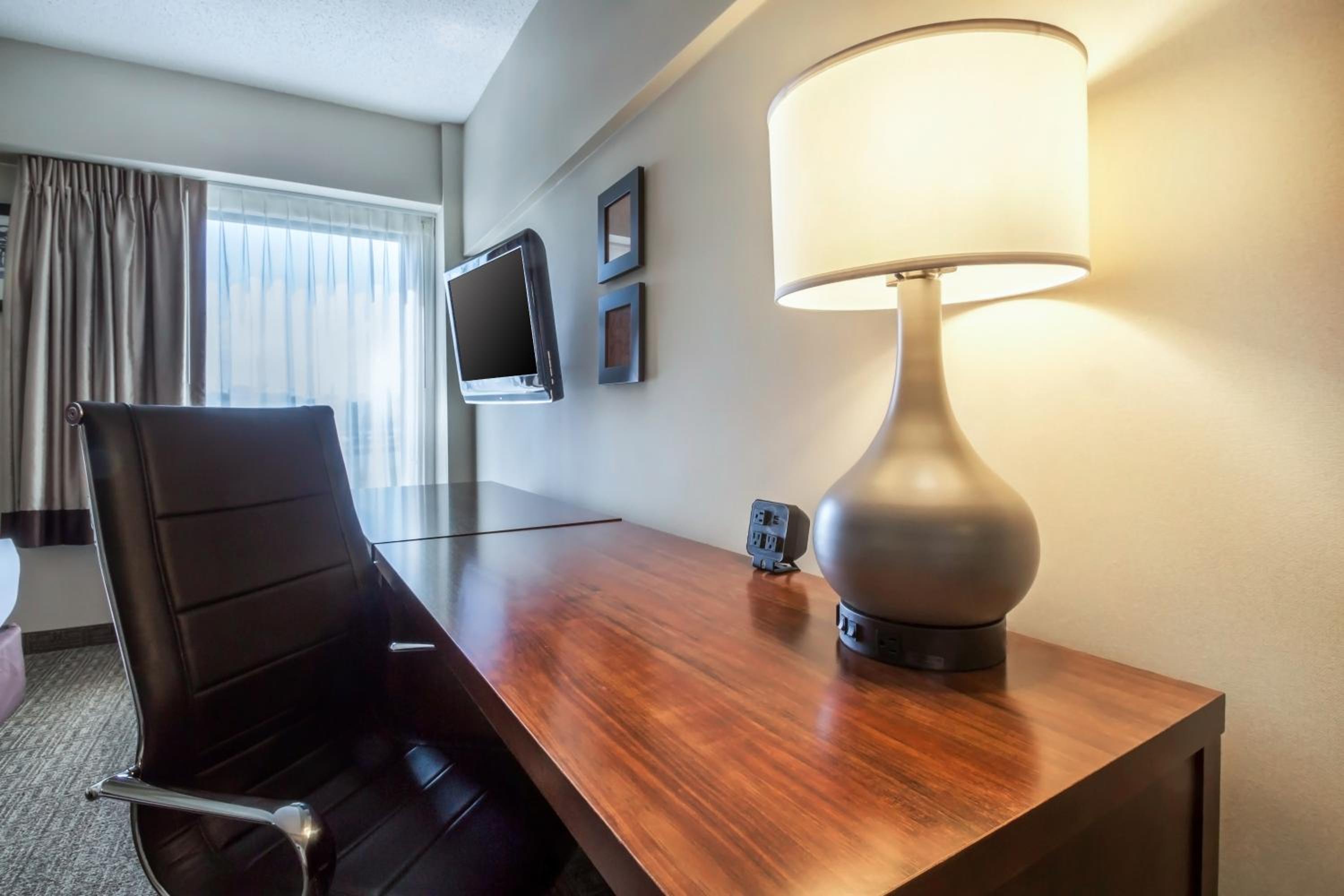 King Room - Non-Smoking - Photo 3