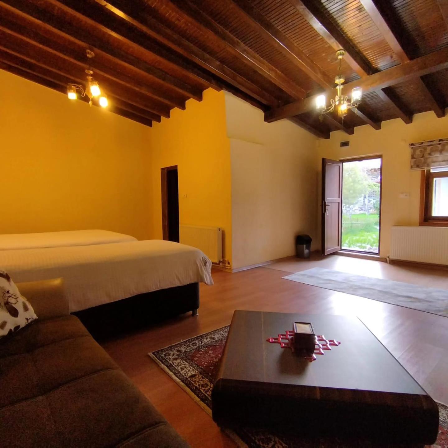 Standard Twin Room with Garden View - Photo 8