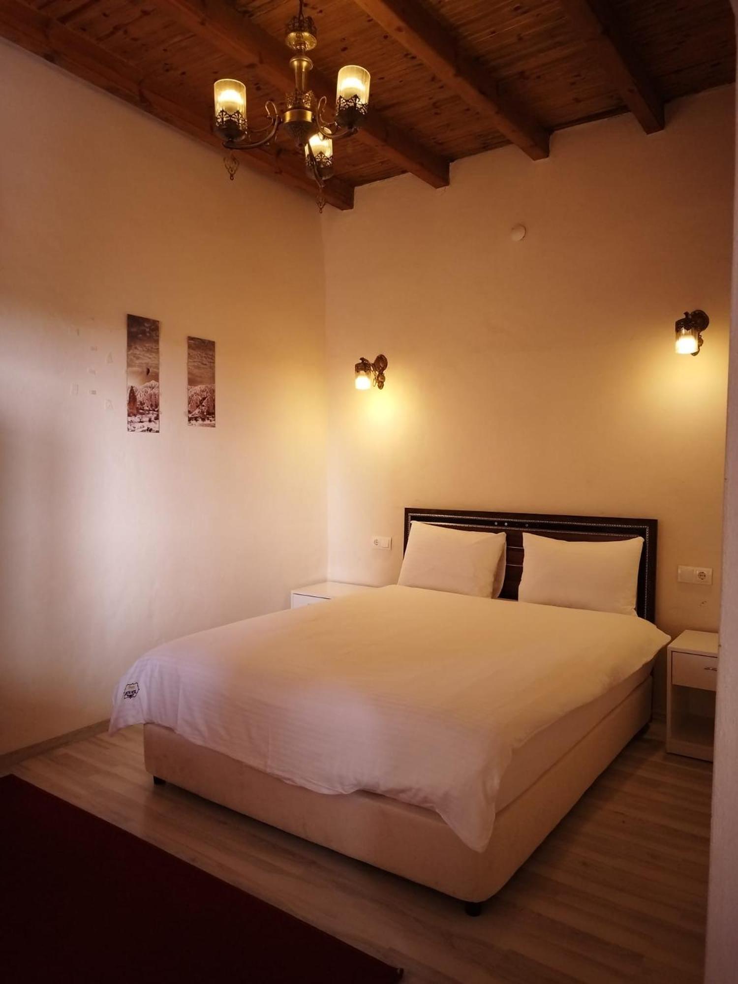 Deluxe Suite with Spa Bath - Photo 3