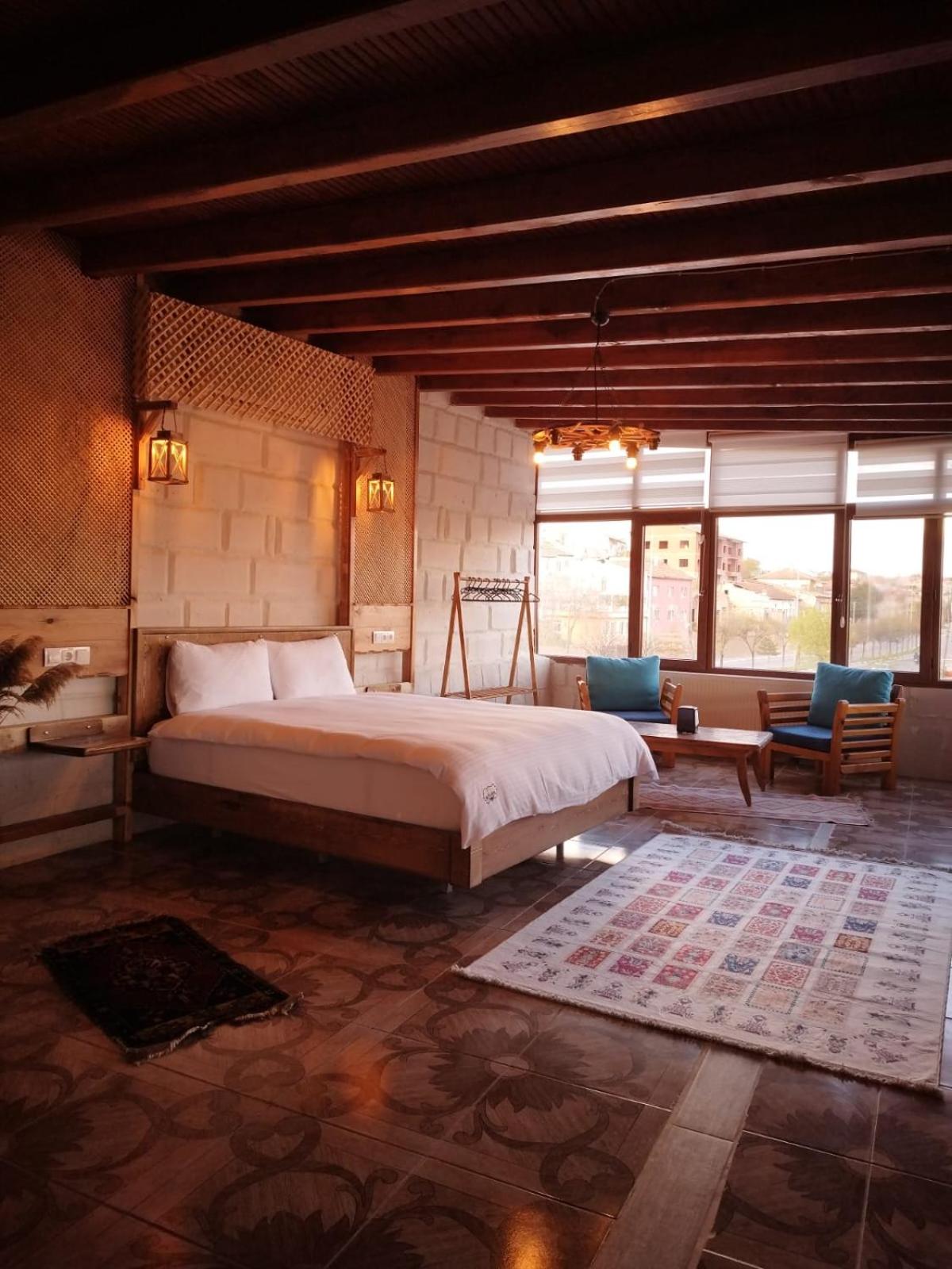 King Room with Lake View - Photo 2