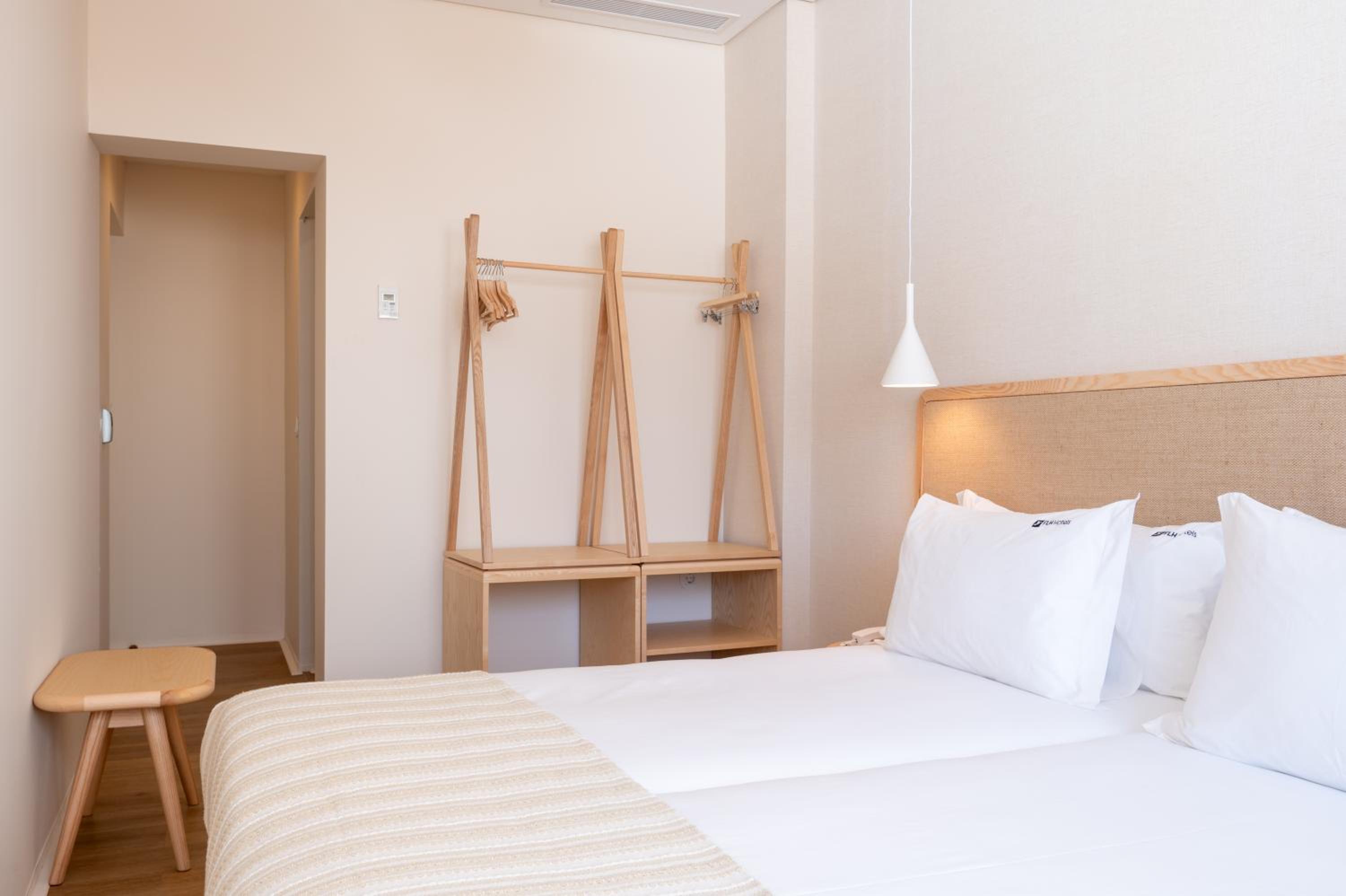 Twin Room - Photo 3