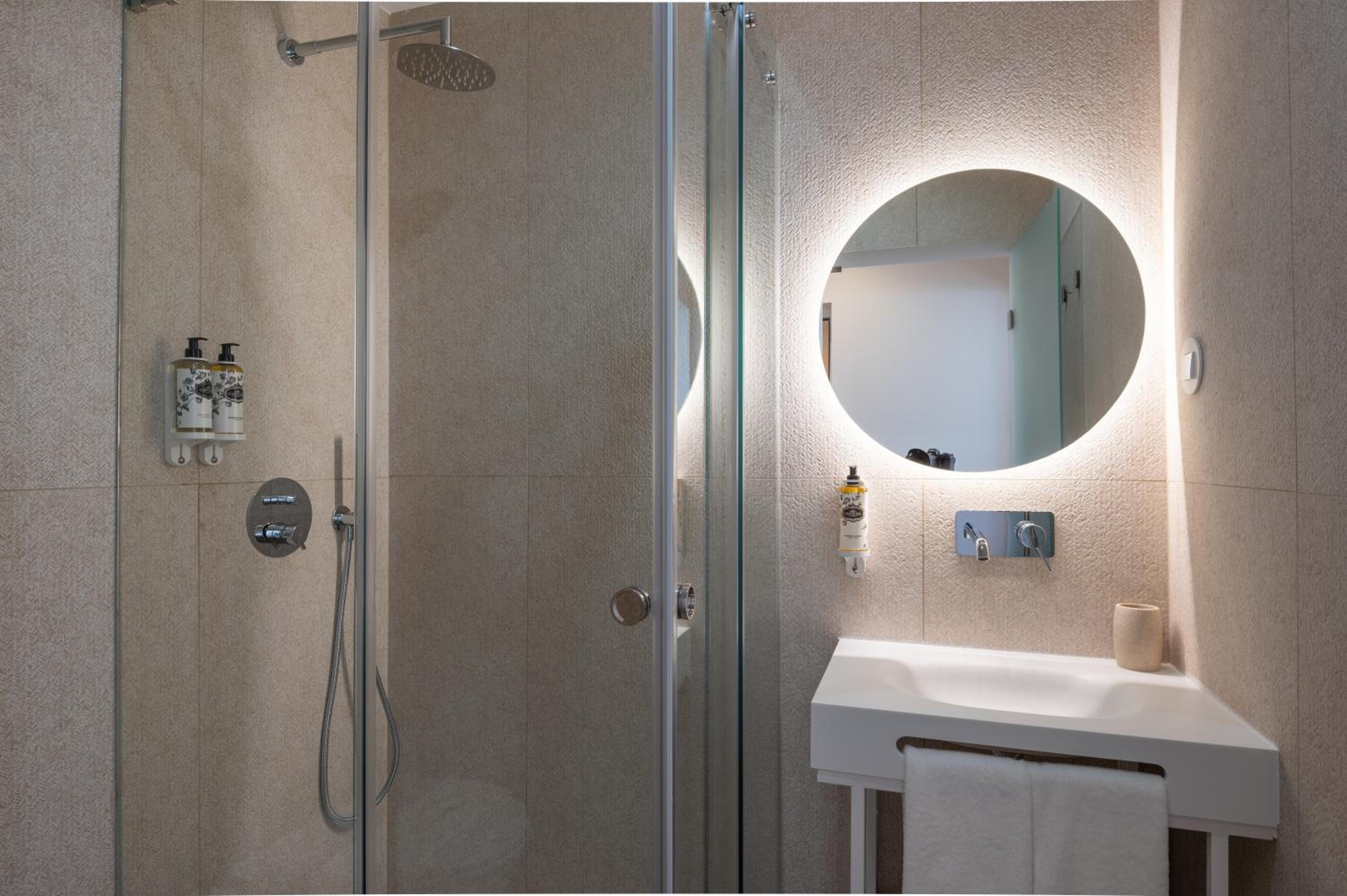 Twin Room - Photo 4