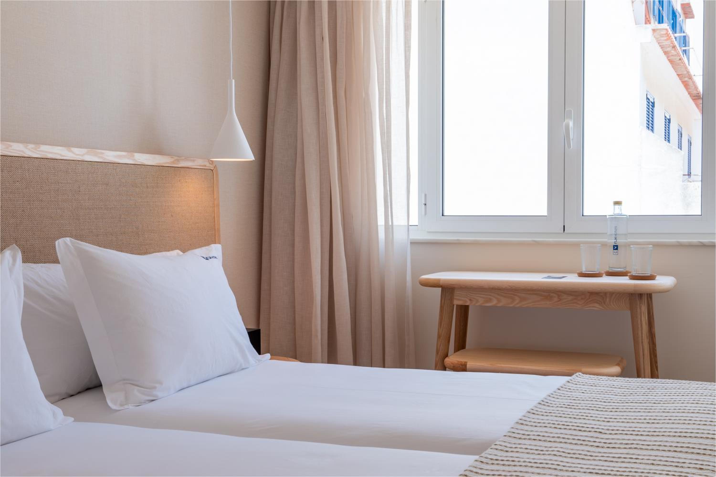 Twin Room - Photo 8