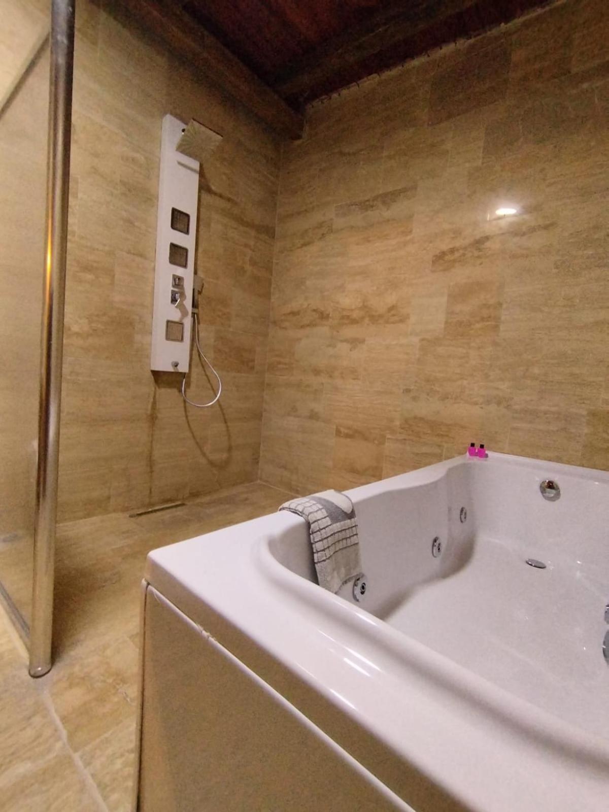 Small Double Room - Photo 5