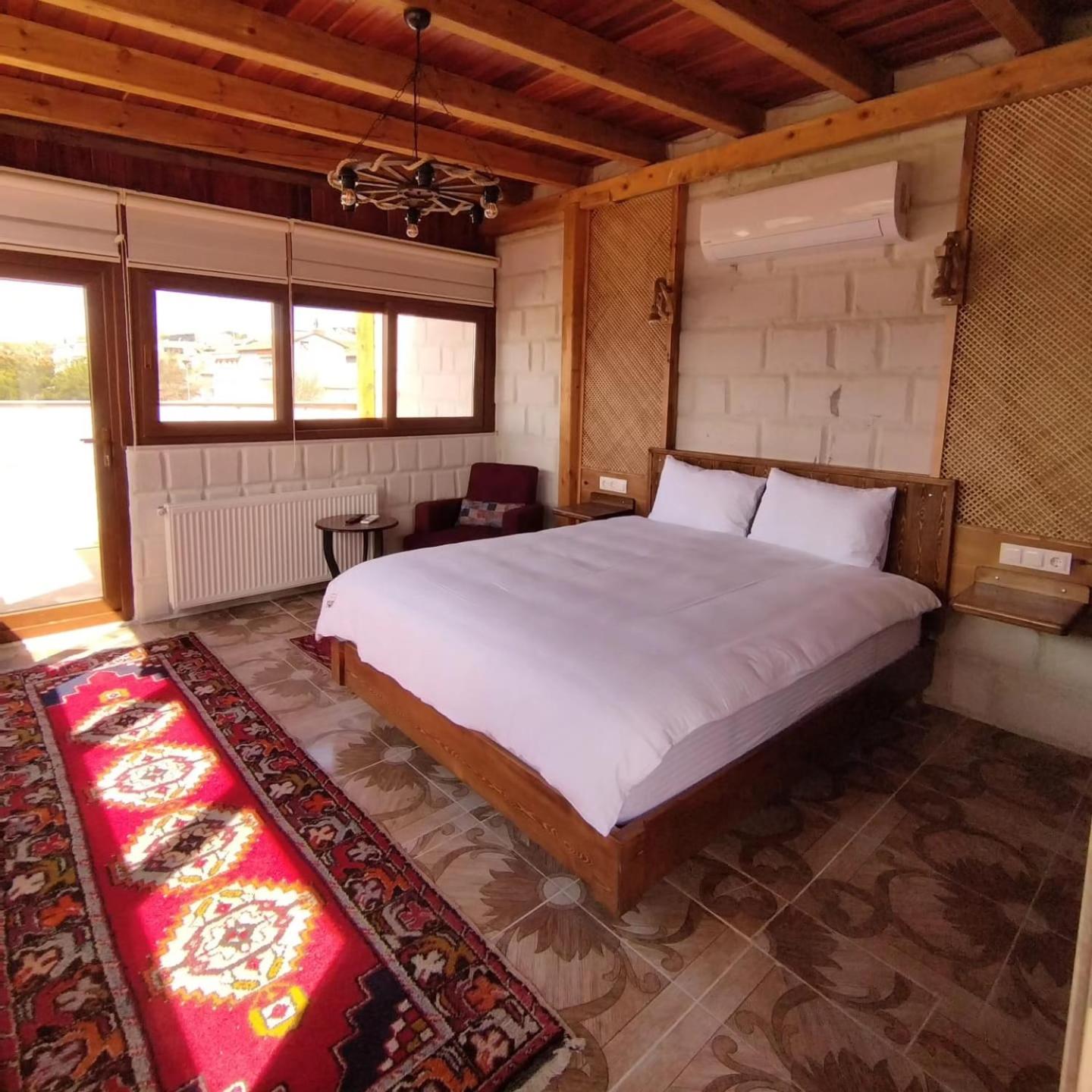 Small Double Room - Photo 1