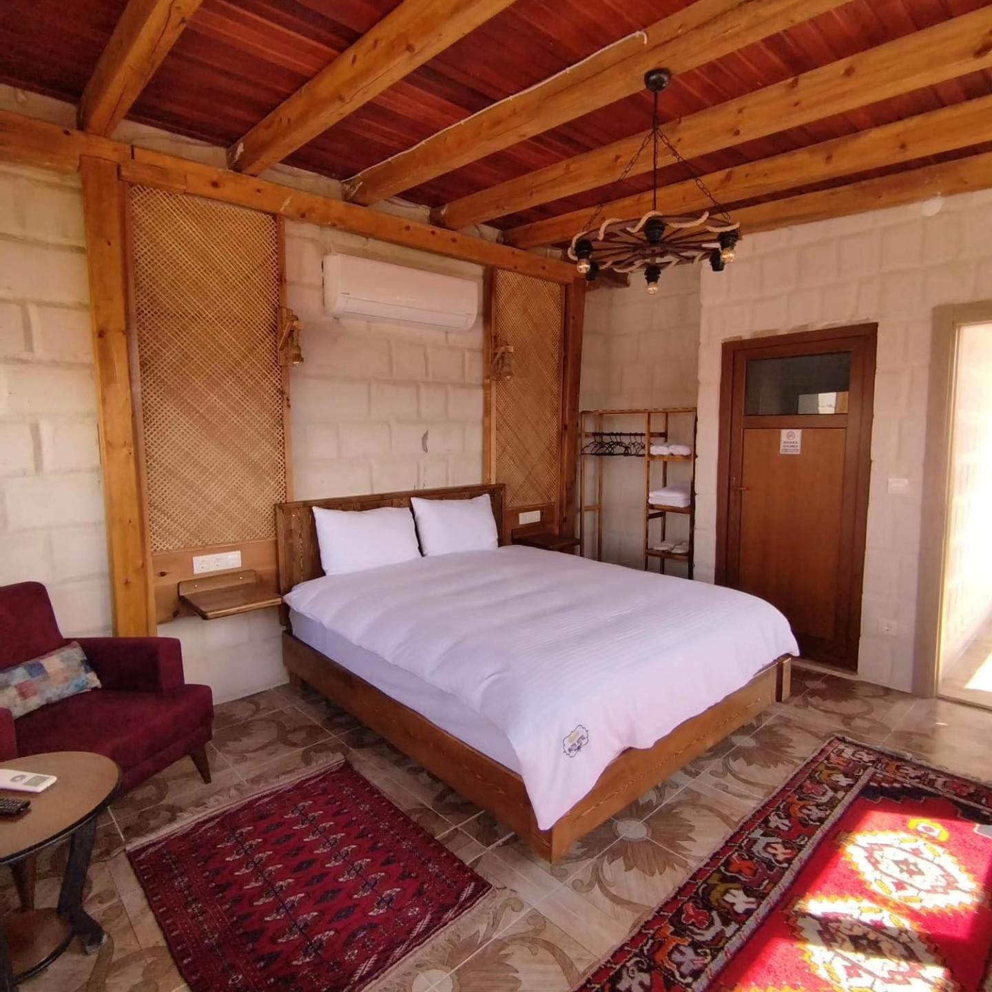 Small Double Room - Photo 10