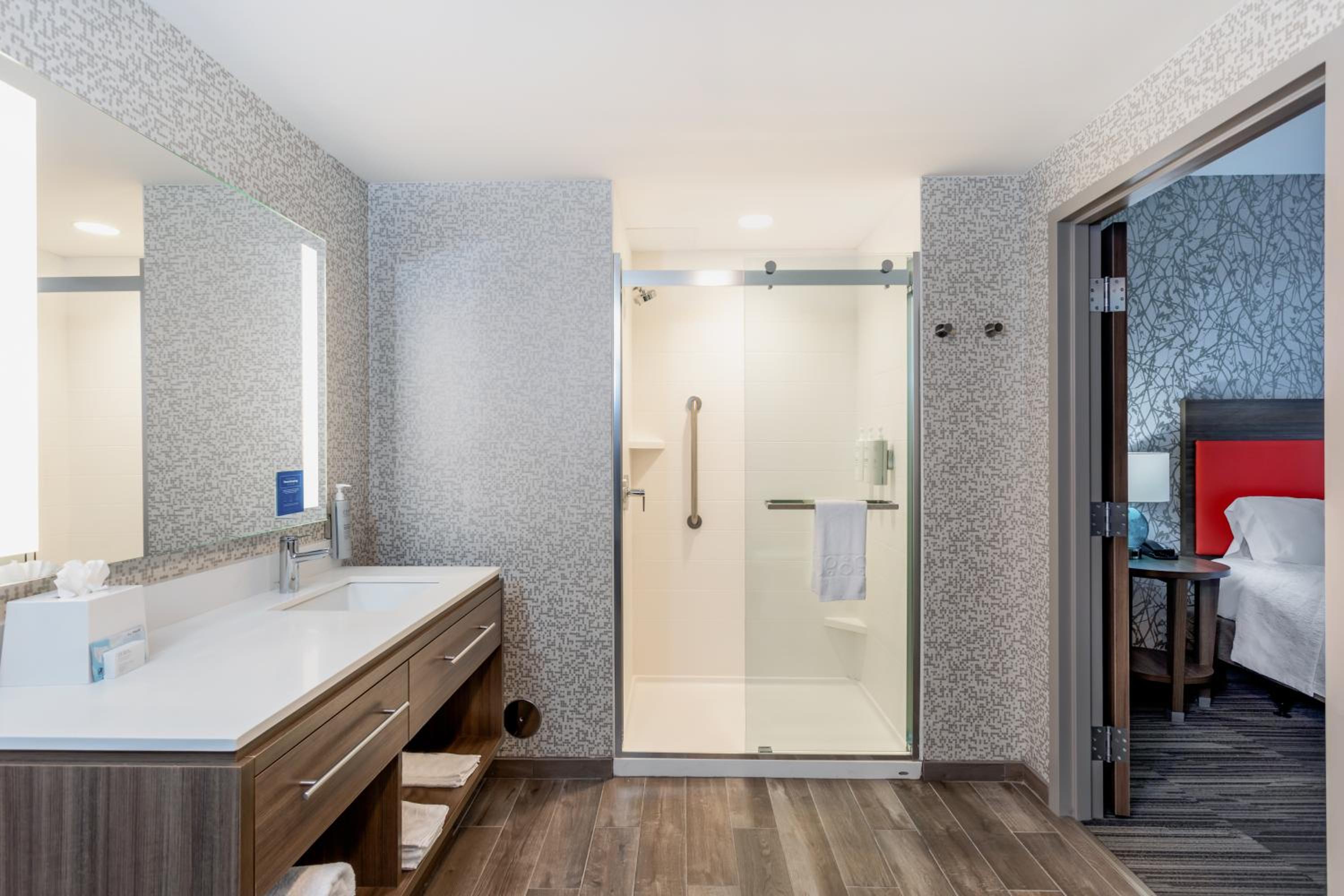 One-Bedroom King Suite - Photo 3