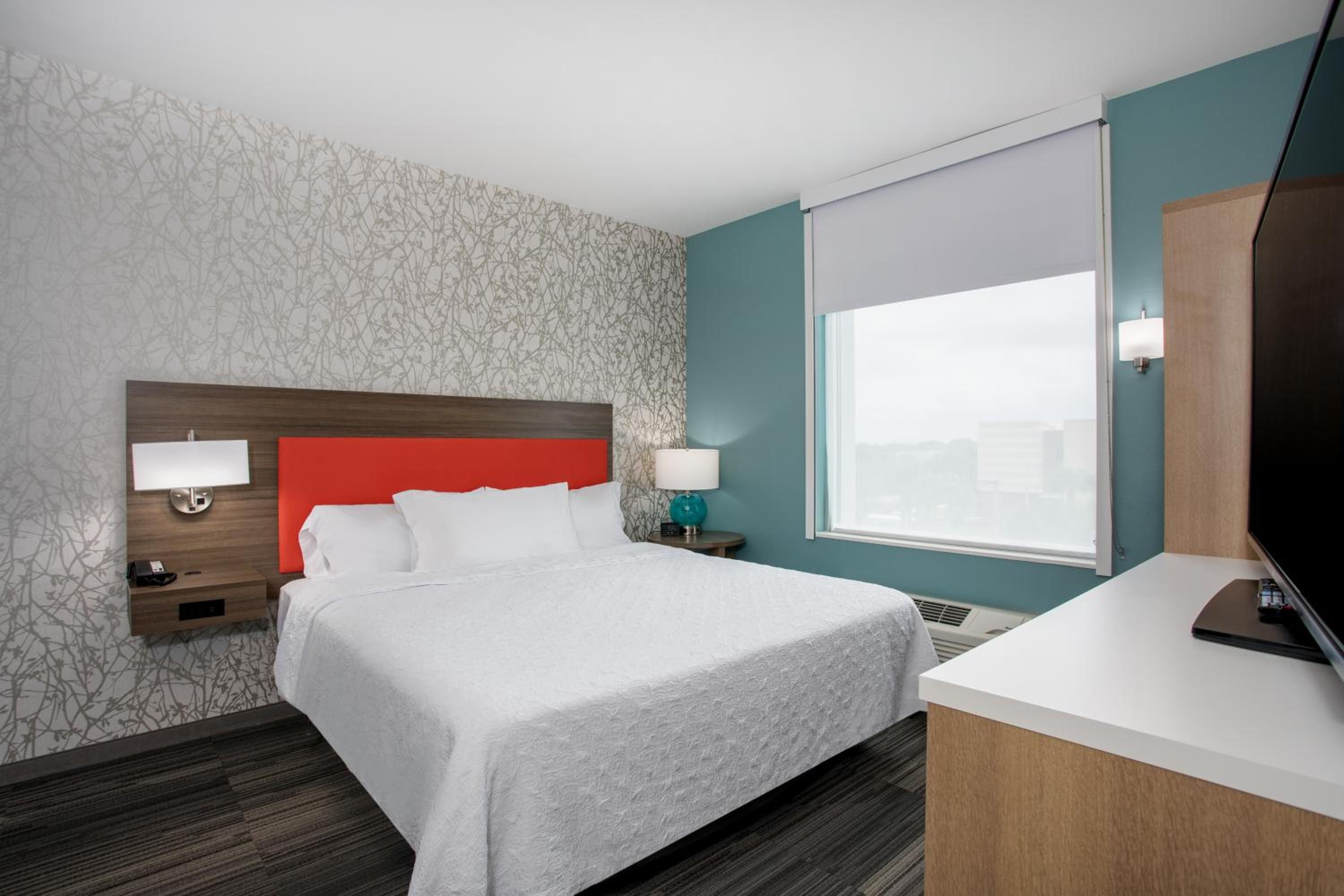 One-Bedroom King Suite - Photo 2