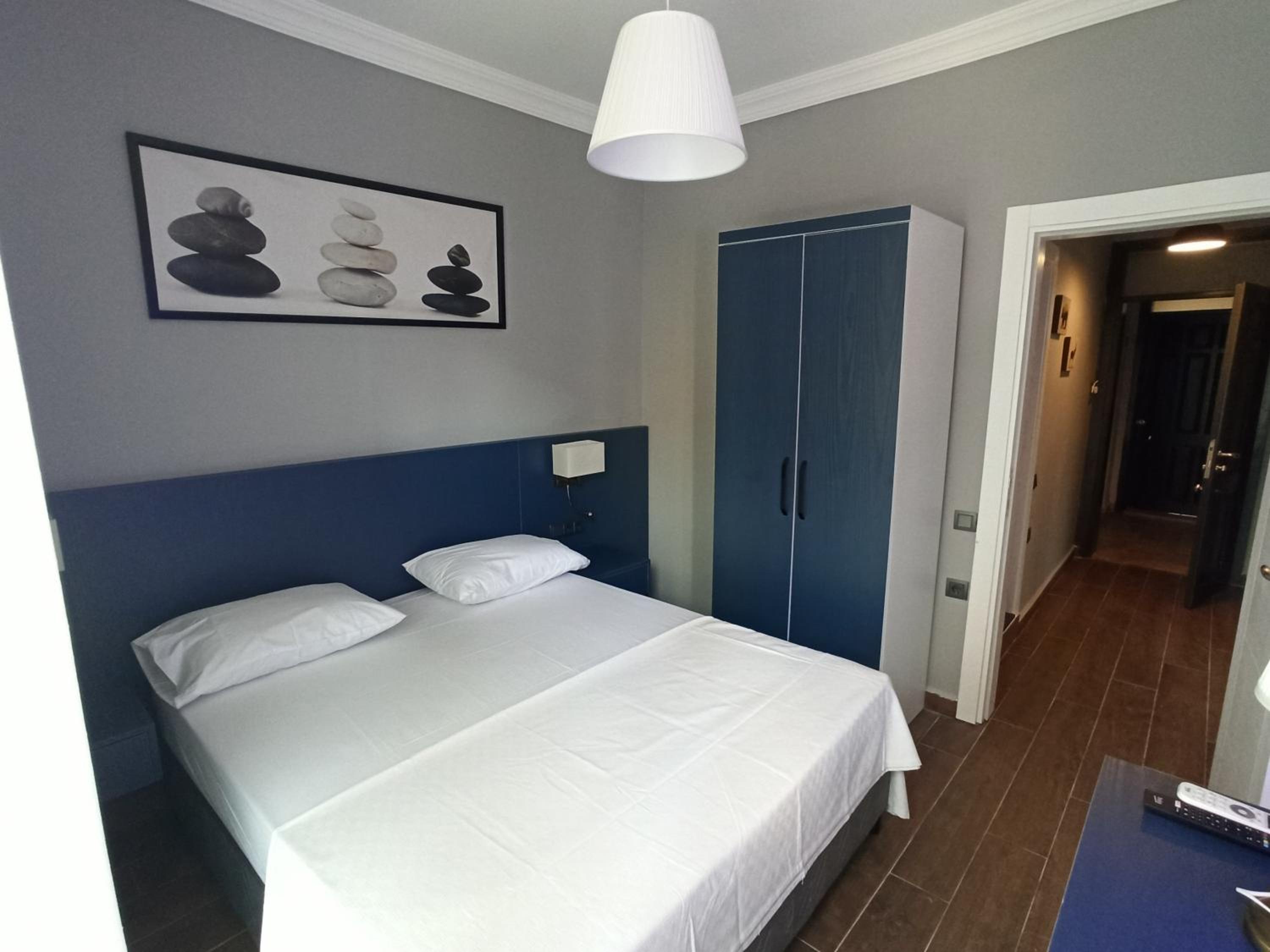 Double Room with Balcony - Photo 1