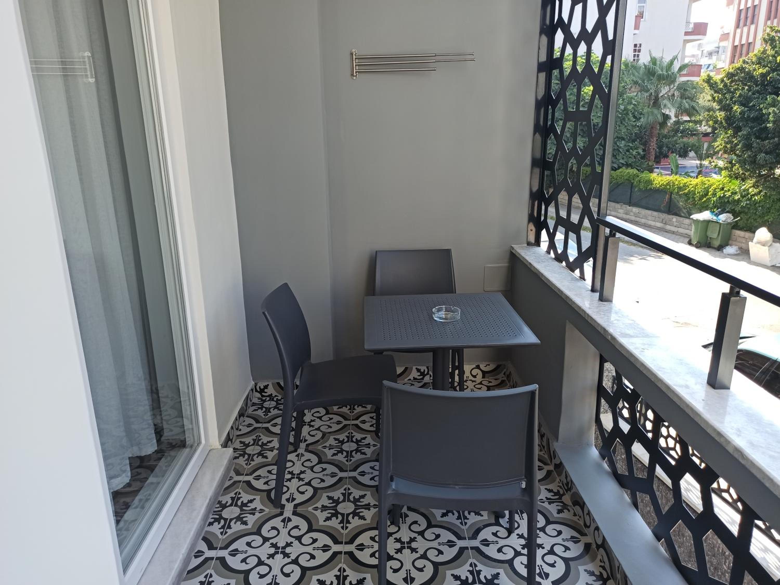 Double Room with Balcony - Photo 9