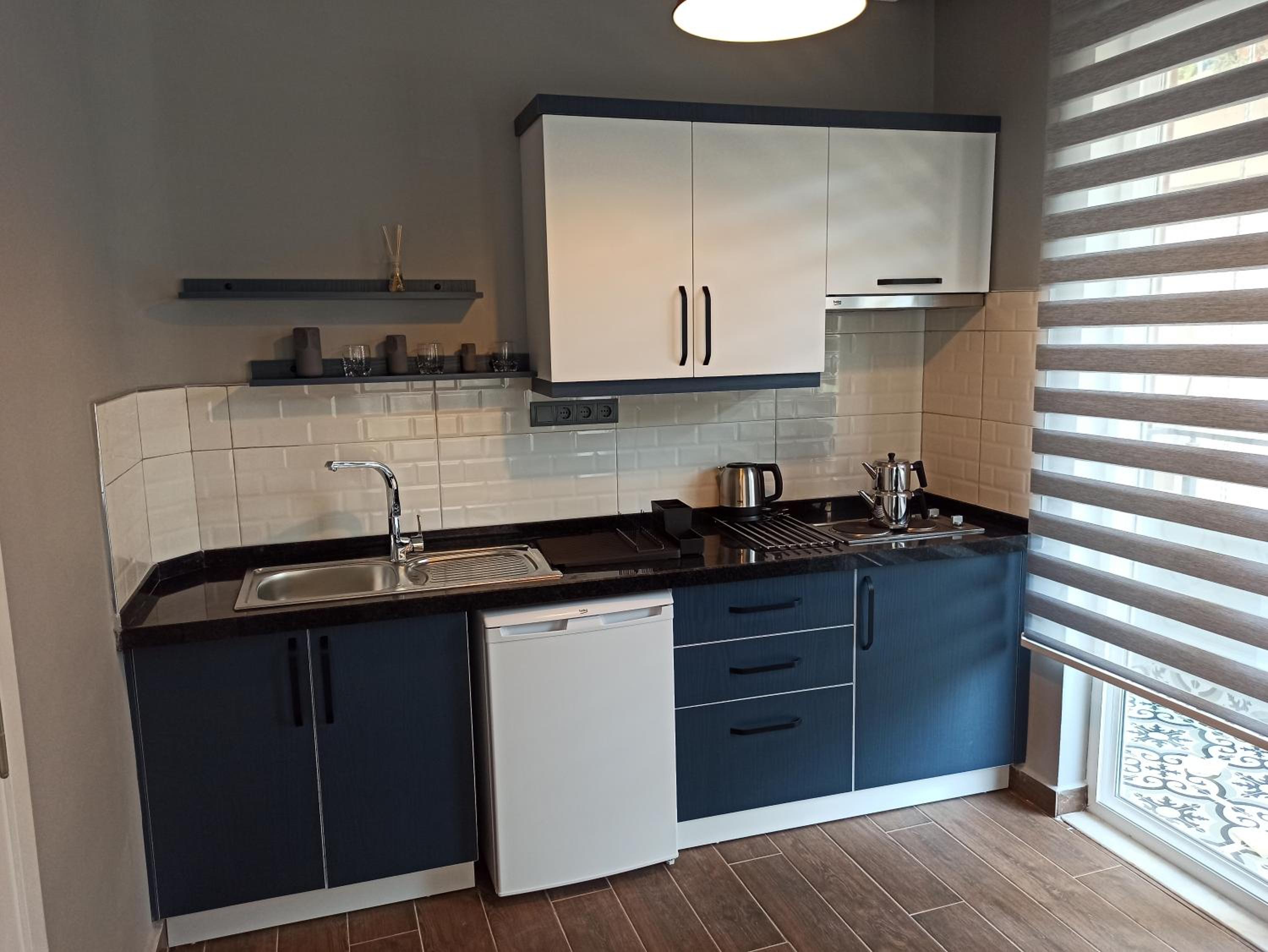 Double Room with Balcony - Photo 8