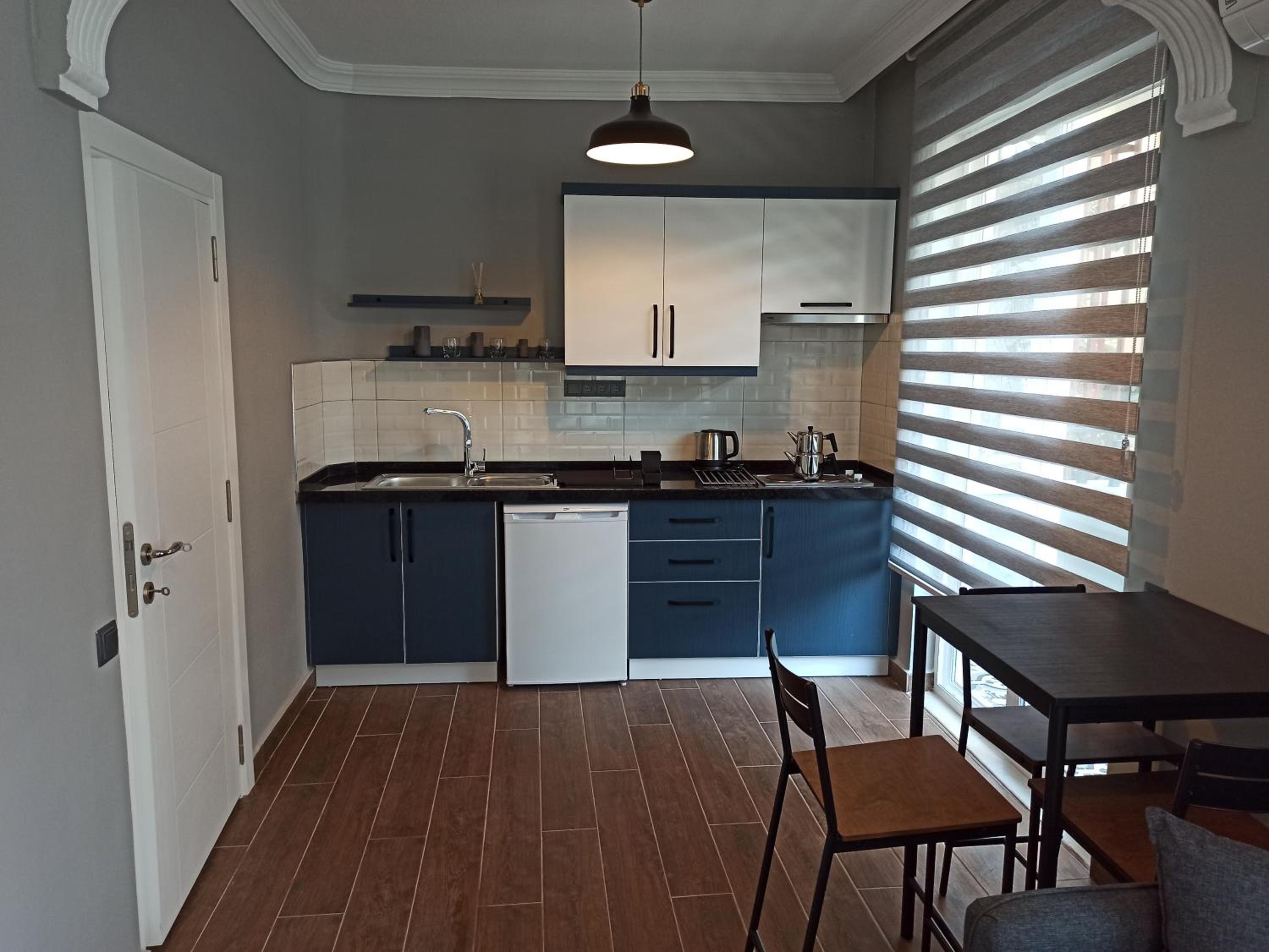Double Room with Balcony - Photo 7