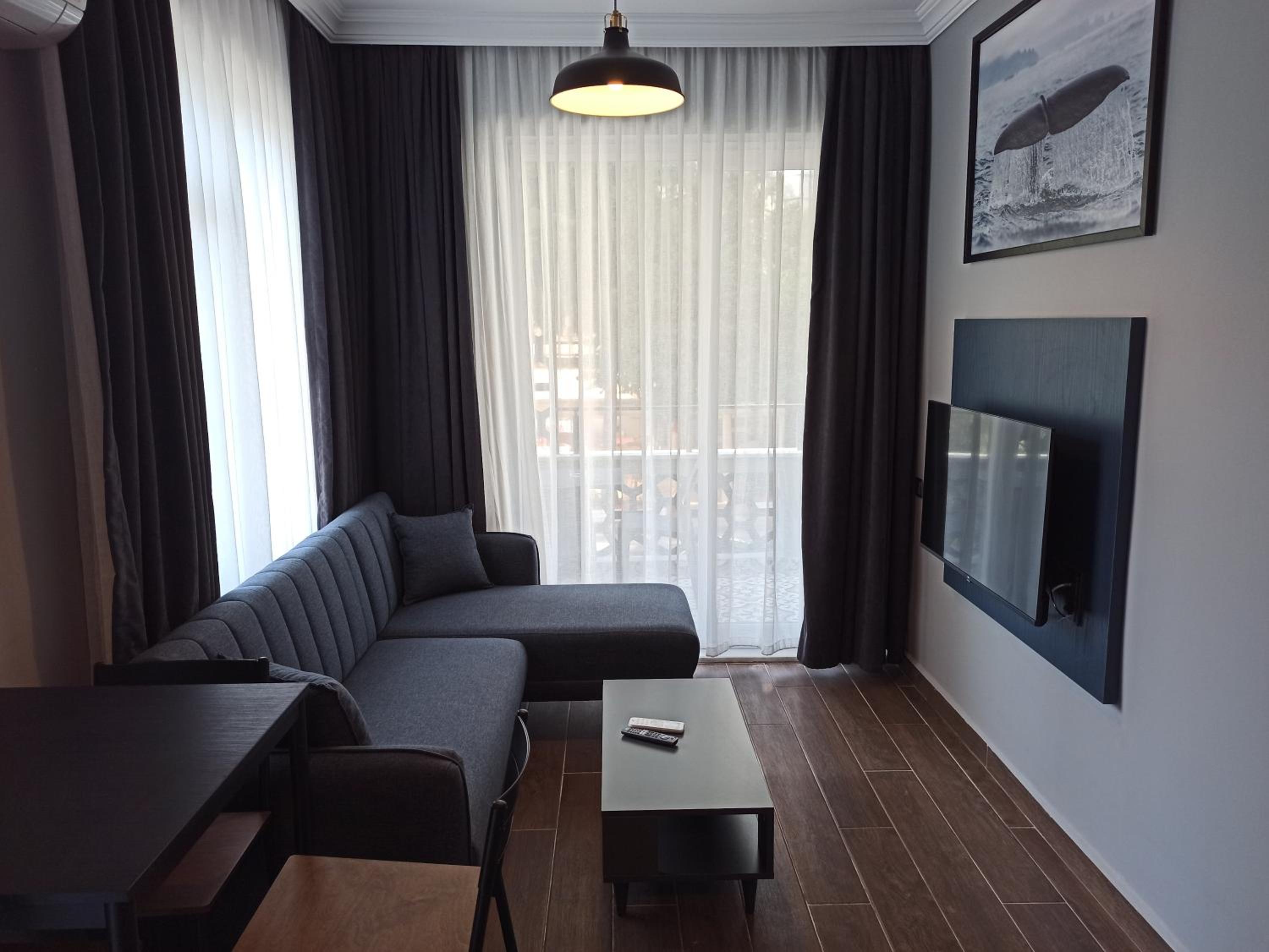 Double Room with Balcony - Photo 6