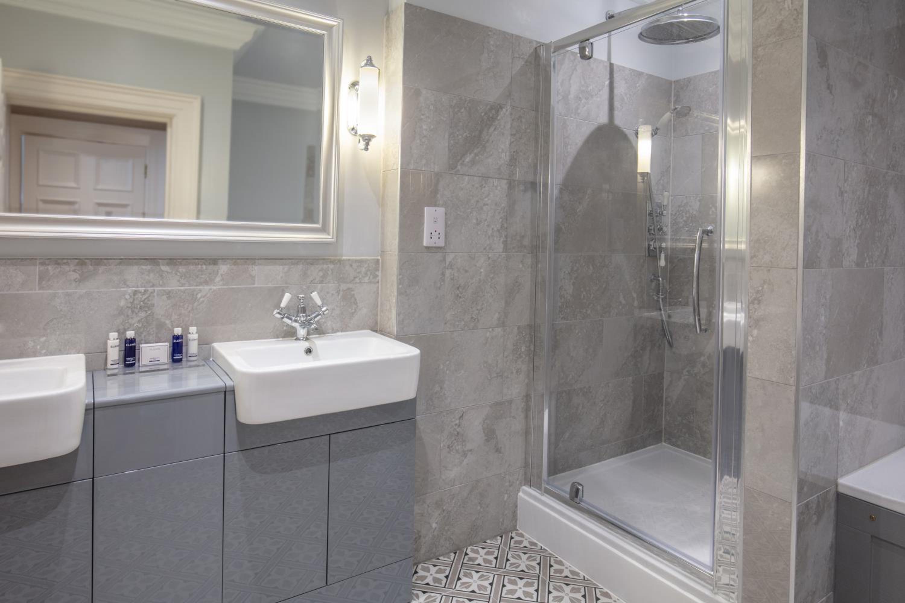 Manor House Tulip Suite - Photo 2