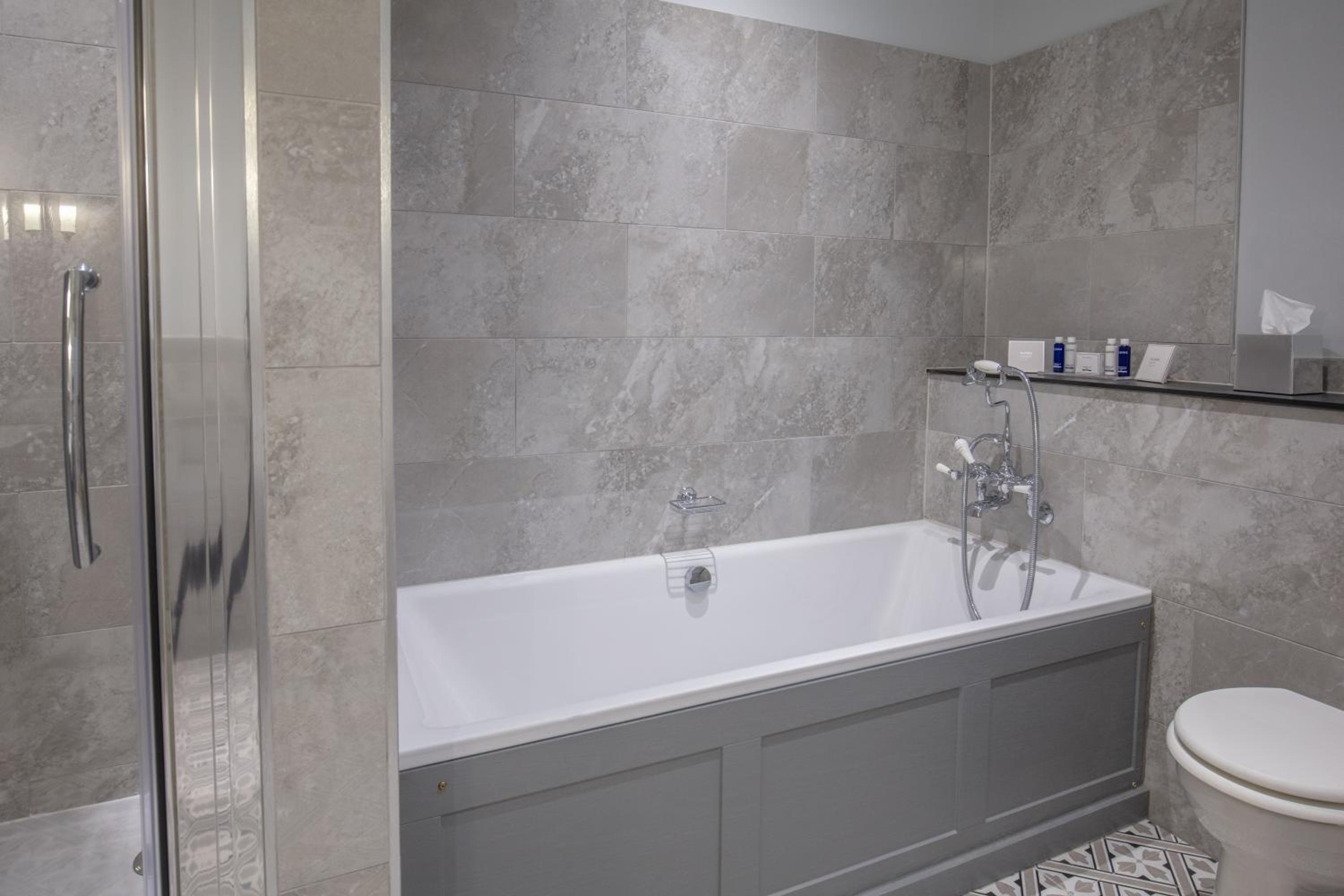 Manor House Tulip Suite - Photo 3