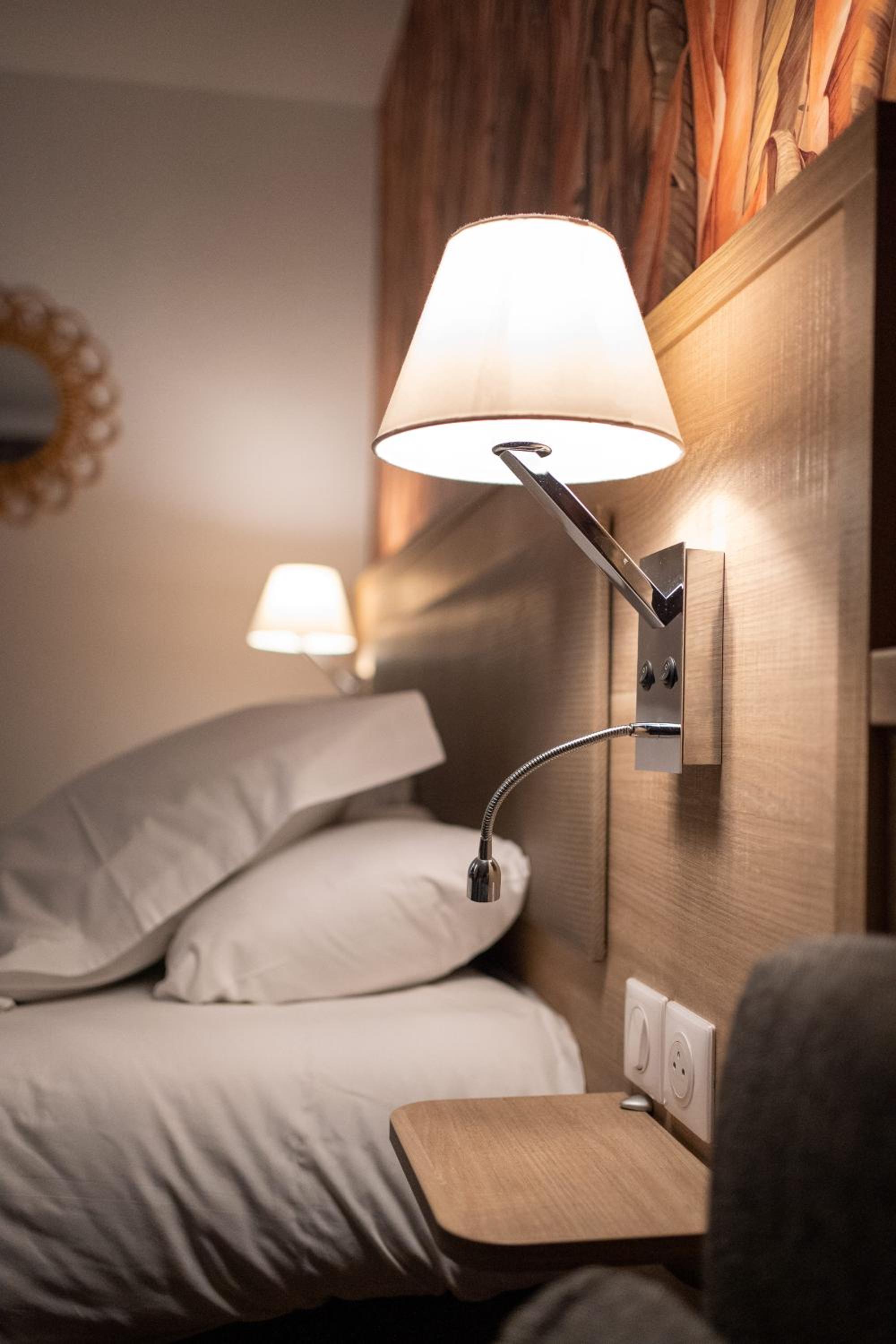 Standard Room - 1 Queen Bed - Photo 4