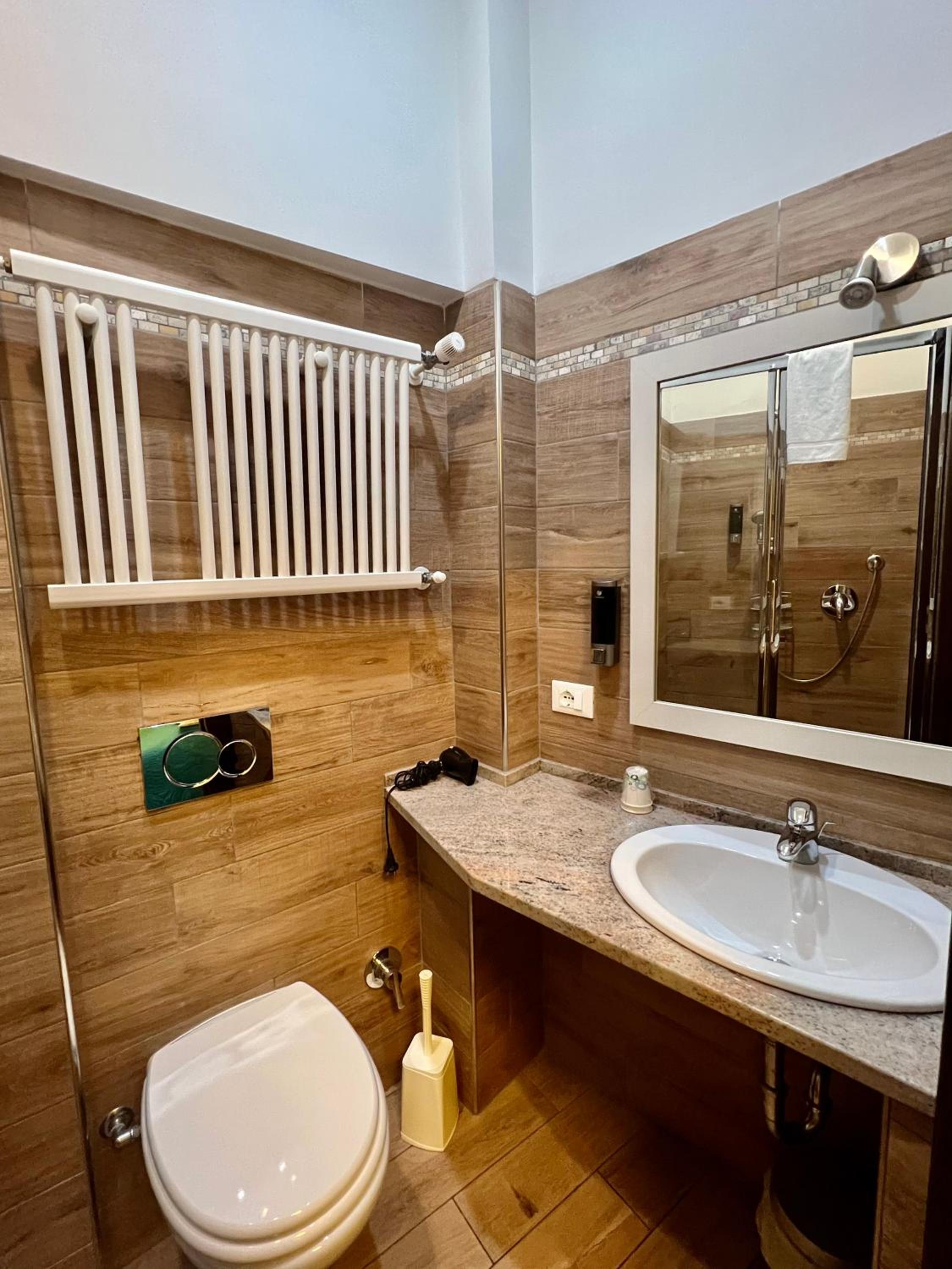 Double or Twin Room photo 3