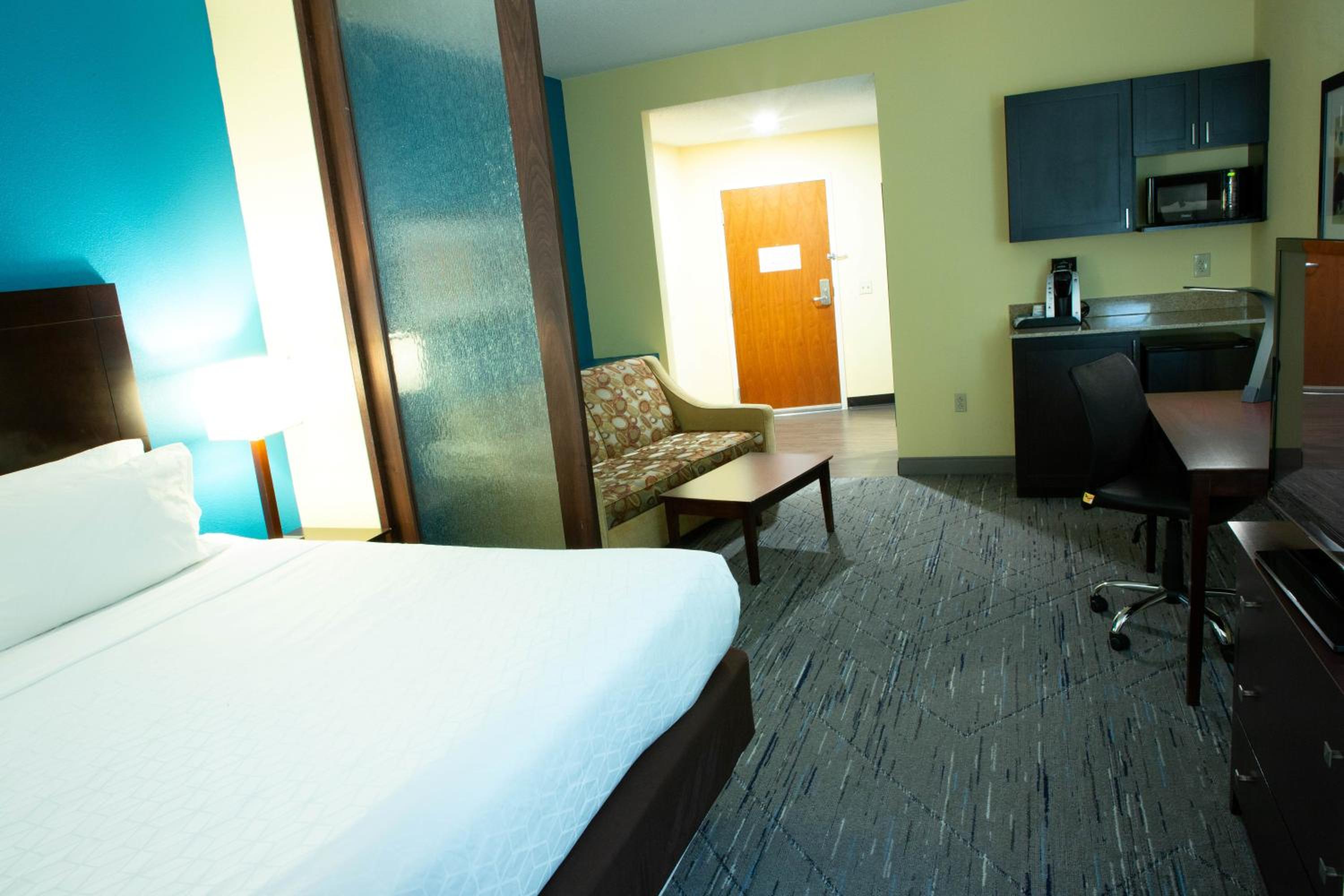 King Suite - Photo 2
