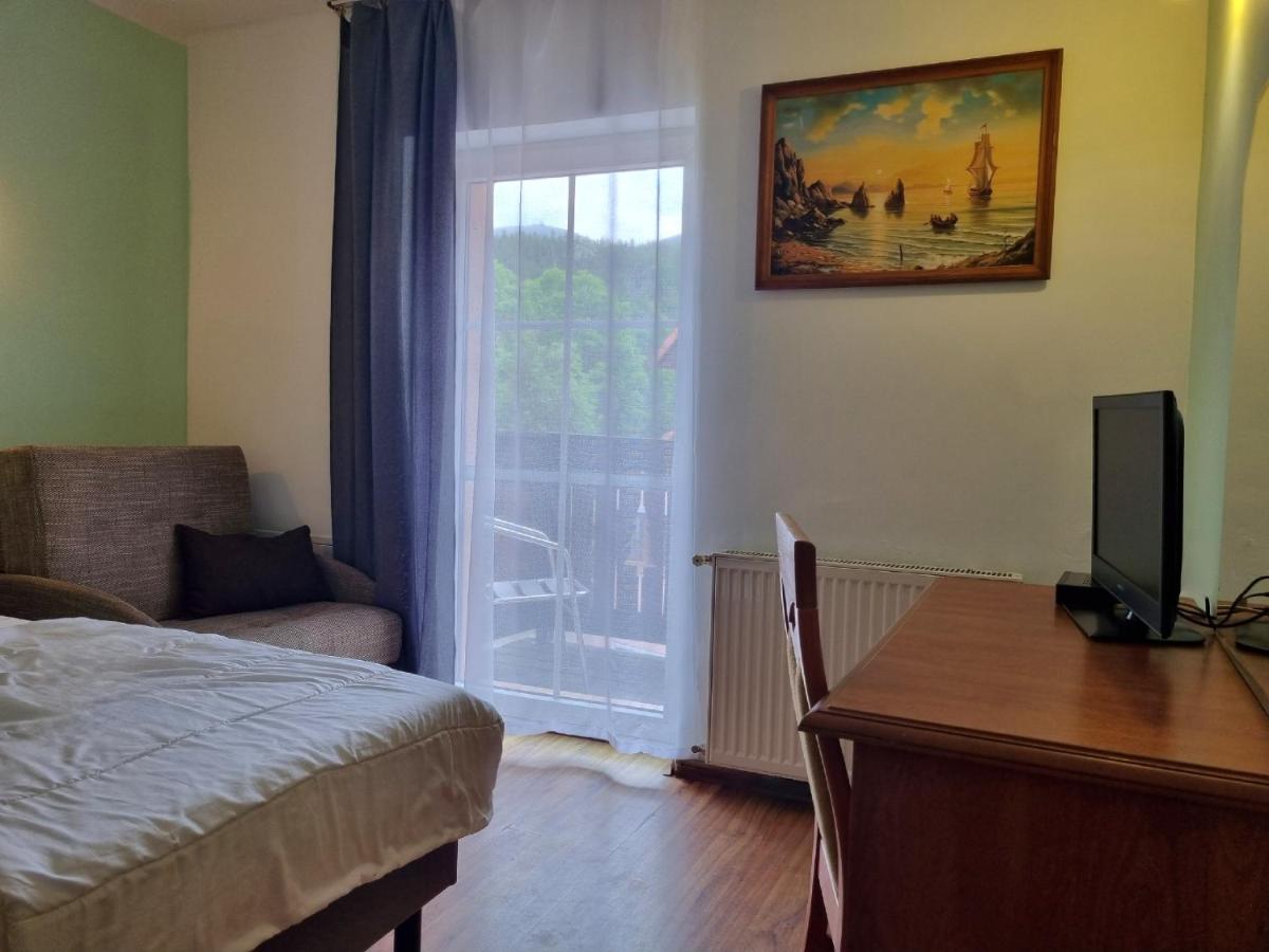 Double Room with Balcony - Photo 10