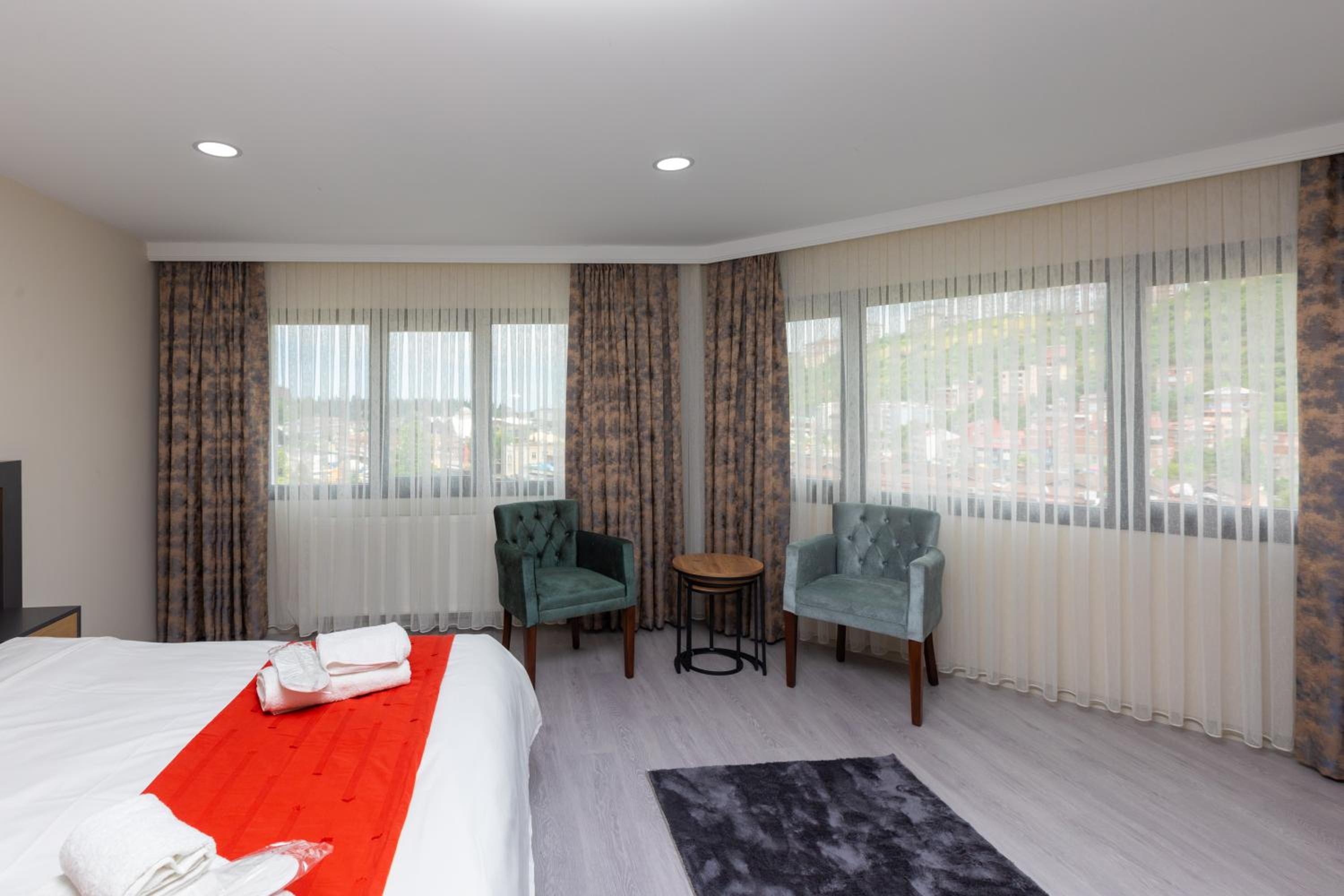 Deluxe Triple Room photo 3