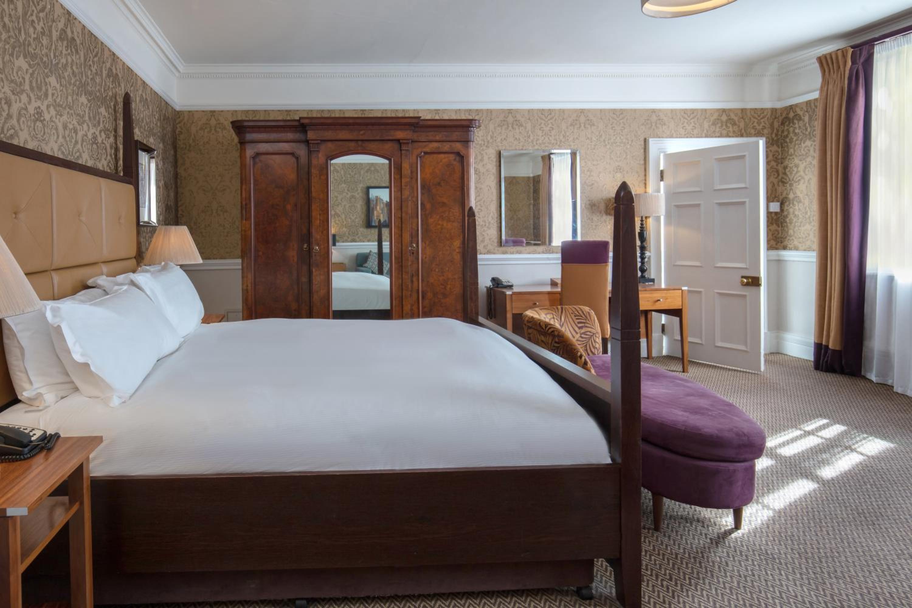 Manor House Feature Room - Photo 1