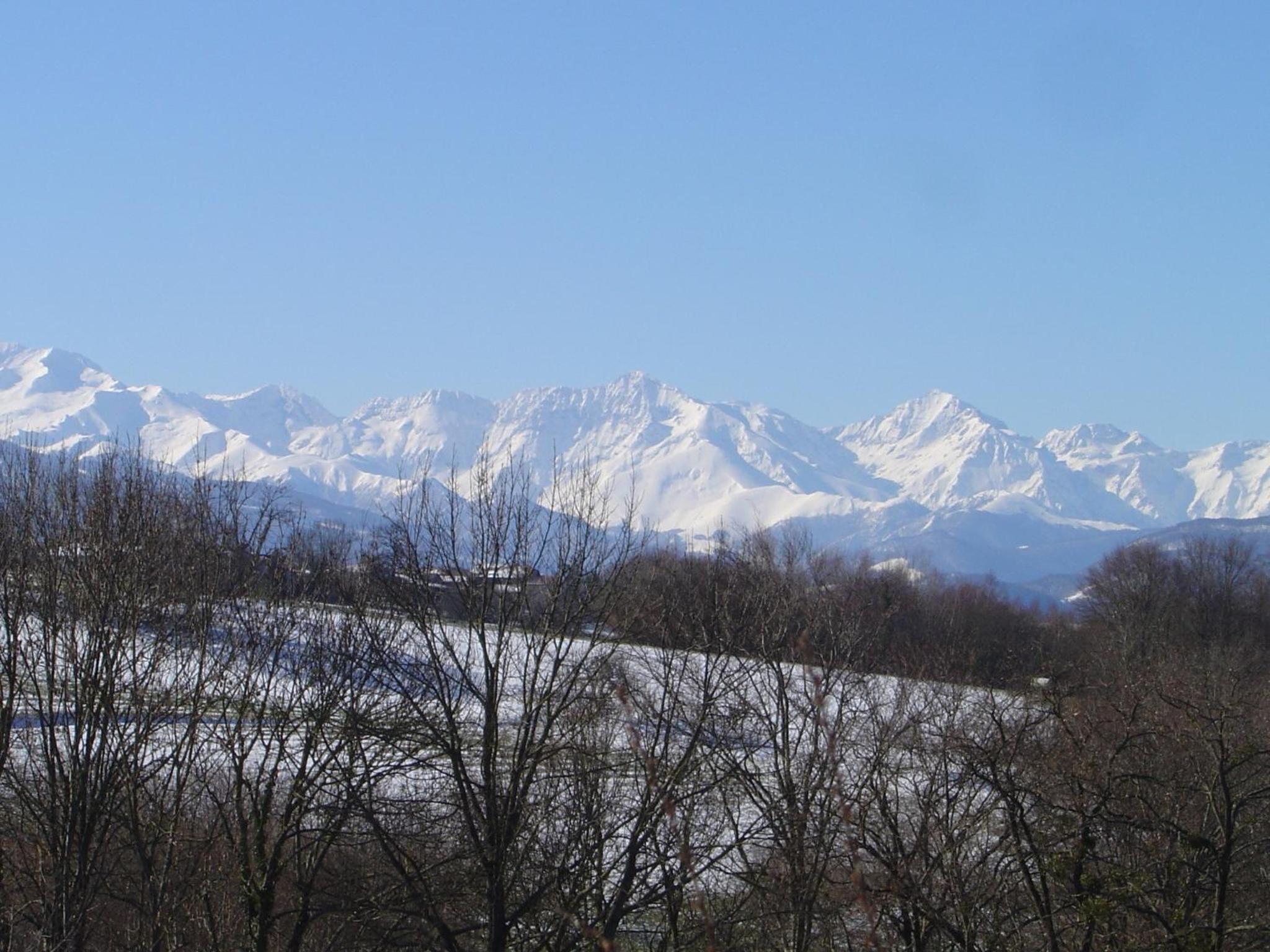 Apartment with Mountain View