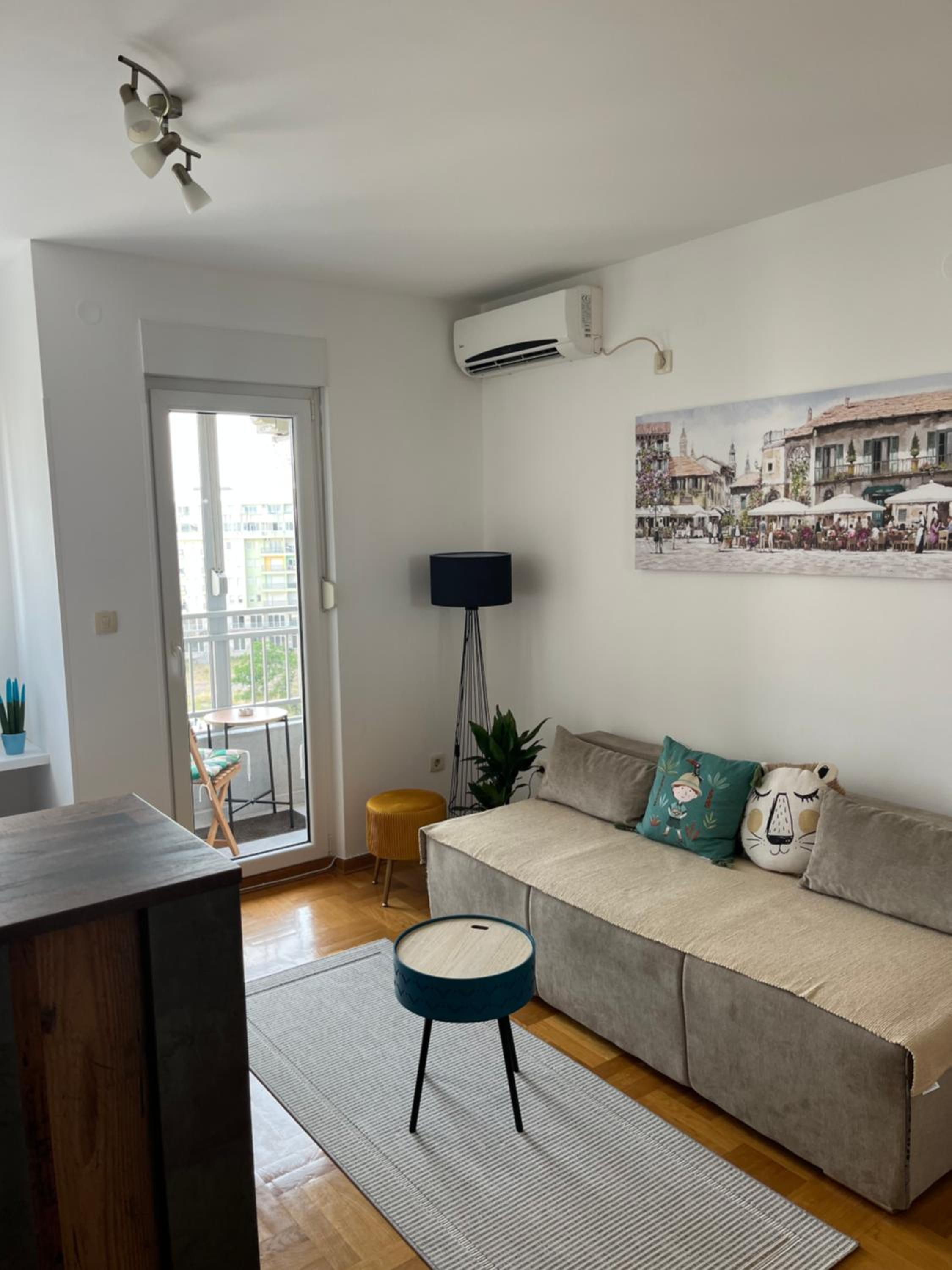 One-Bedroom Apartment photo 1
