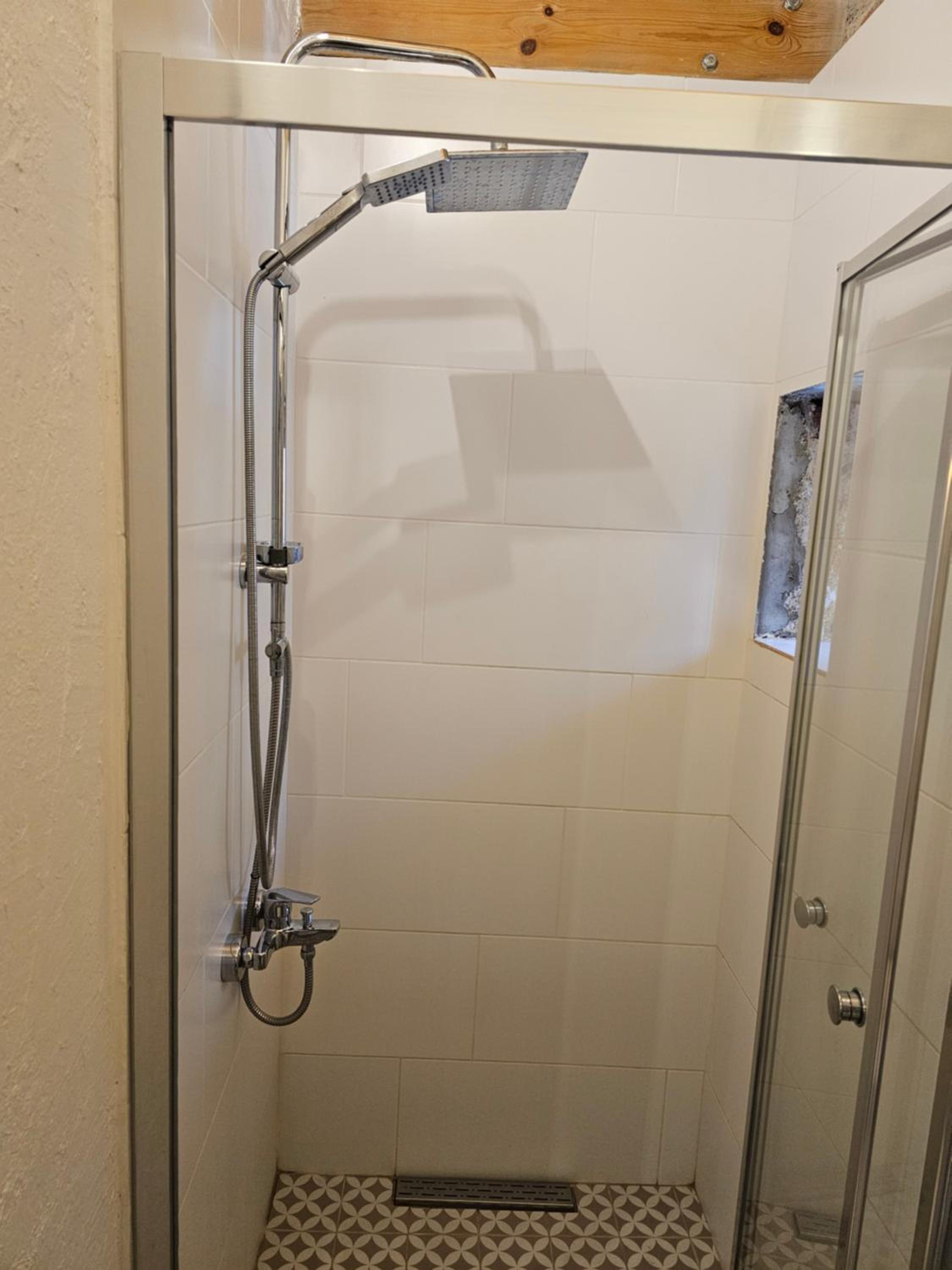 Double Room with Pool View - Photo 5