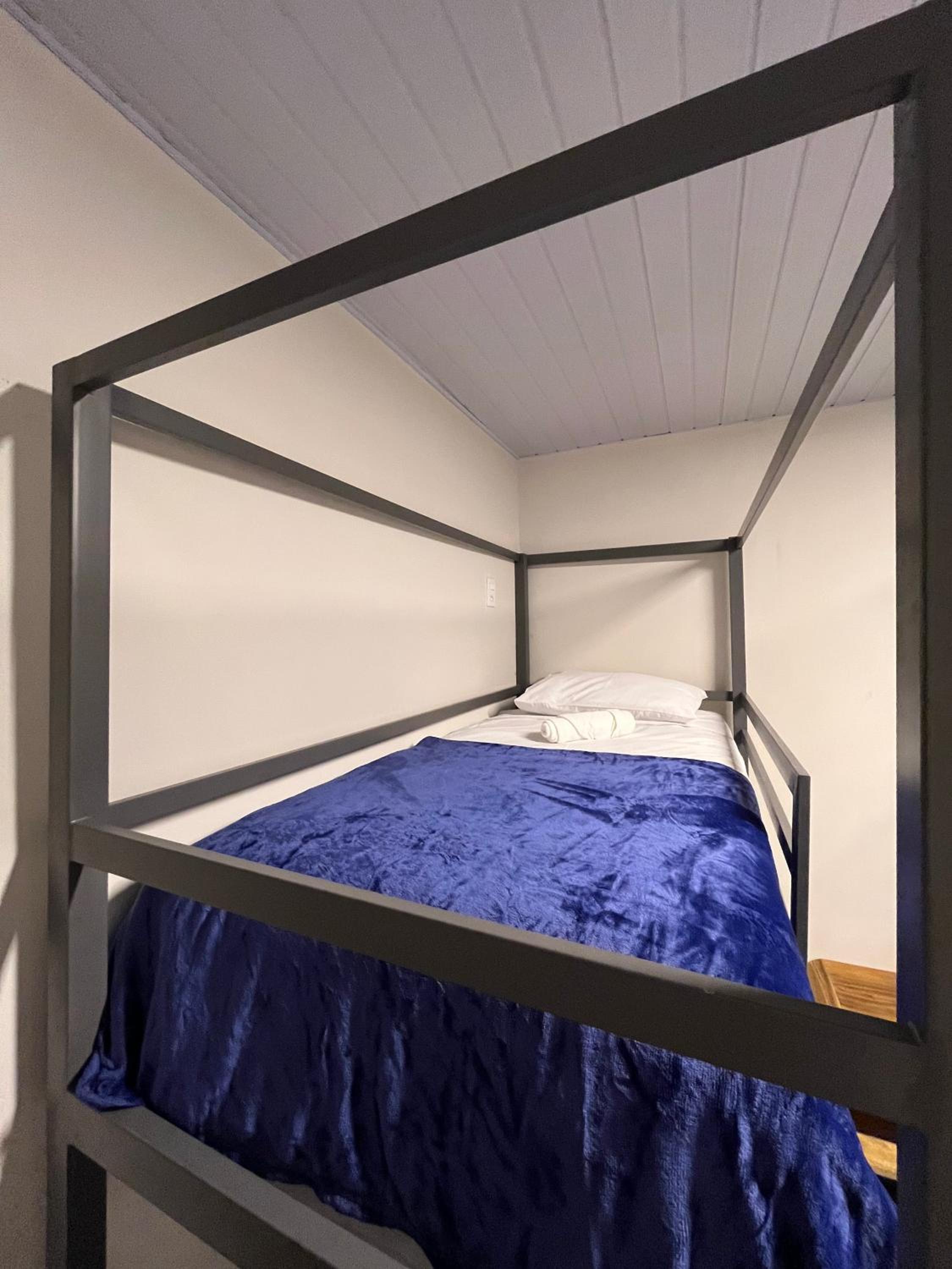Bed in 8-Bed Mixed Dormitory Room photo 2