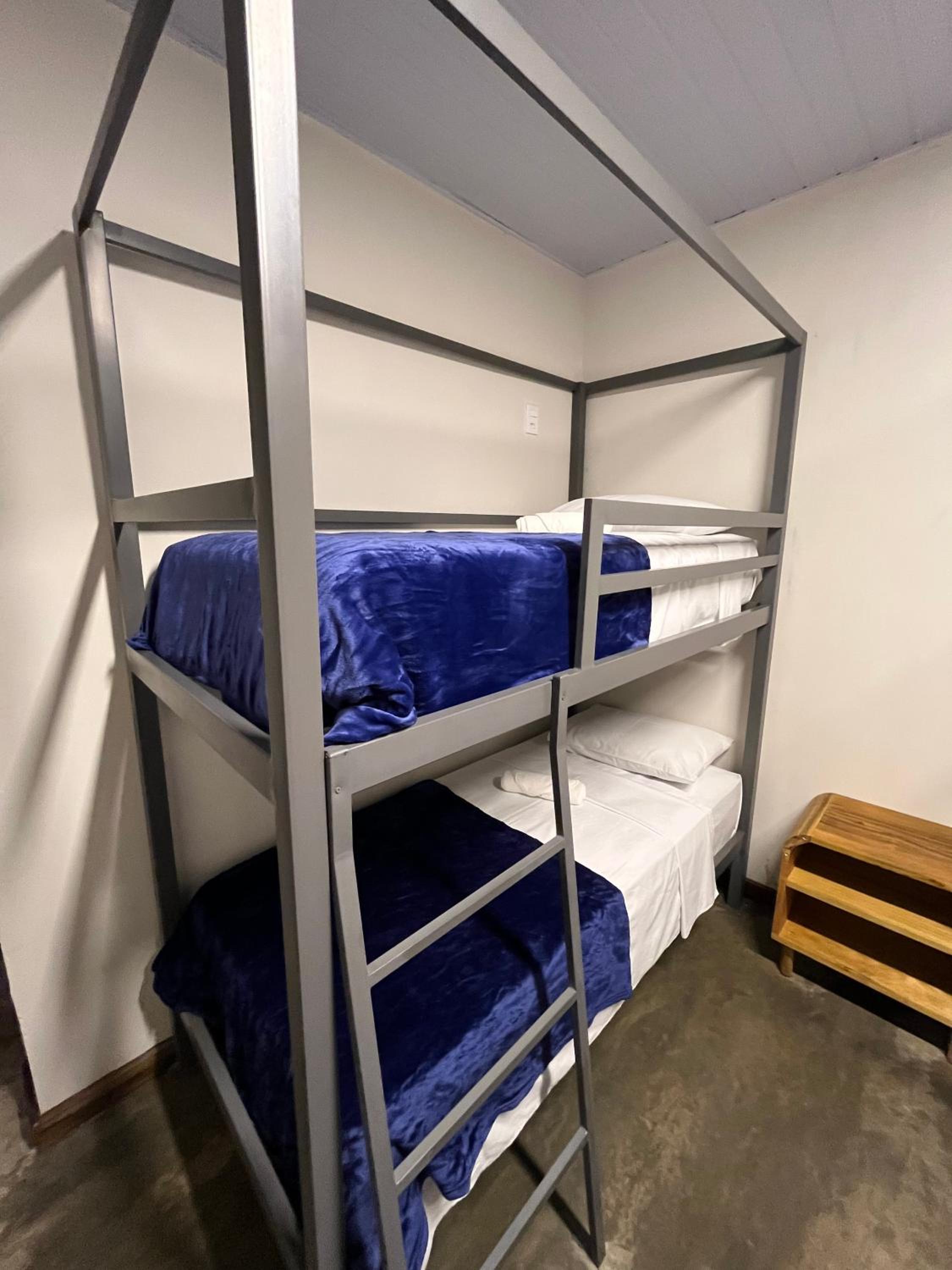 Bed in 8-Bed Mixed Dormitory Room photo 1