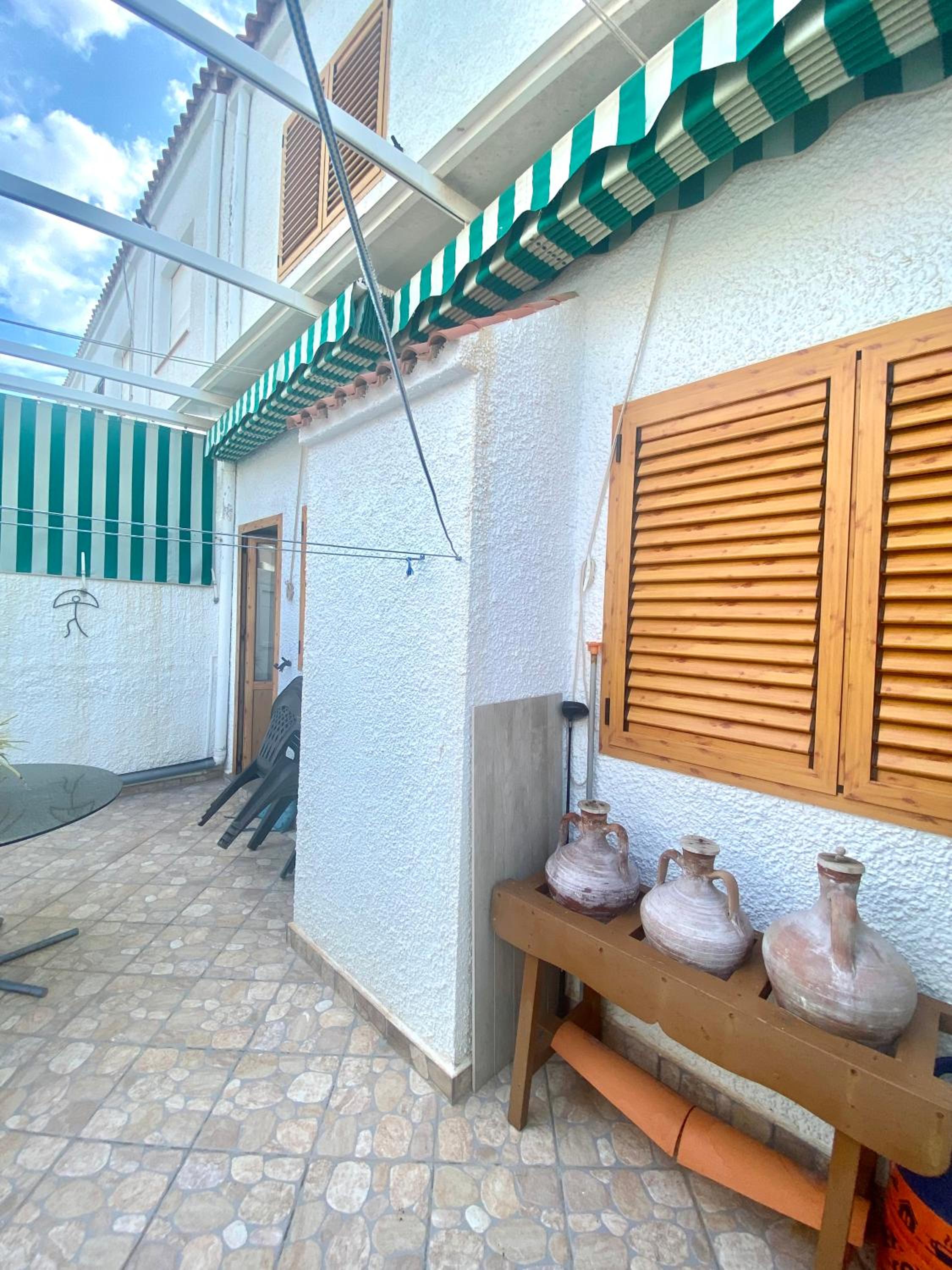 Four-Bedroom House photo 3