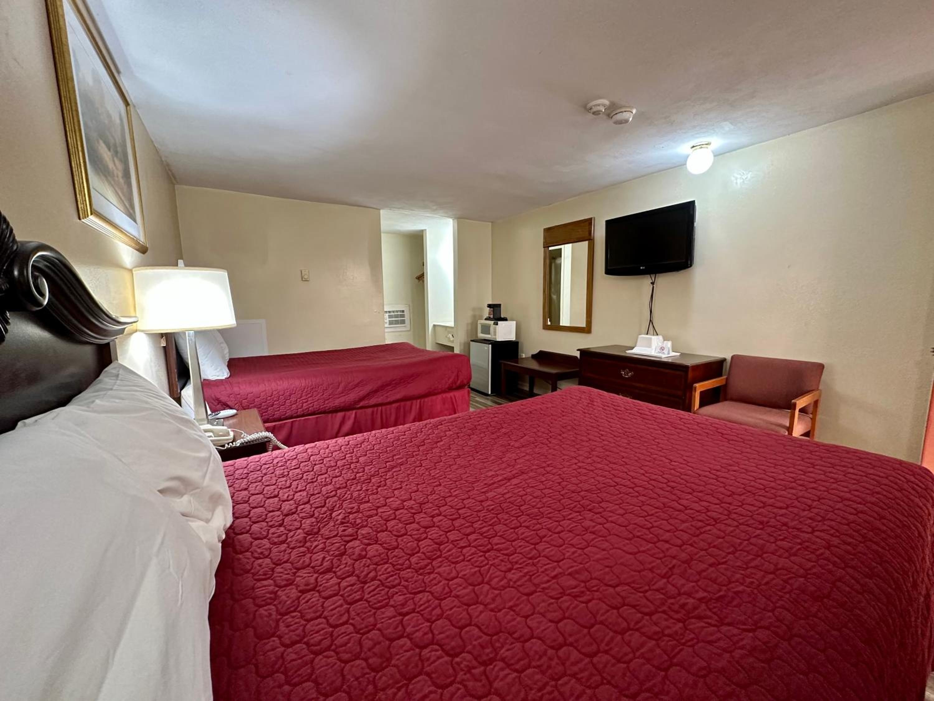 Double Room with Two Double Beds - Non-Smoking - Photo 3