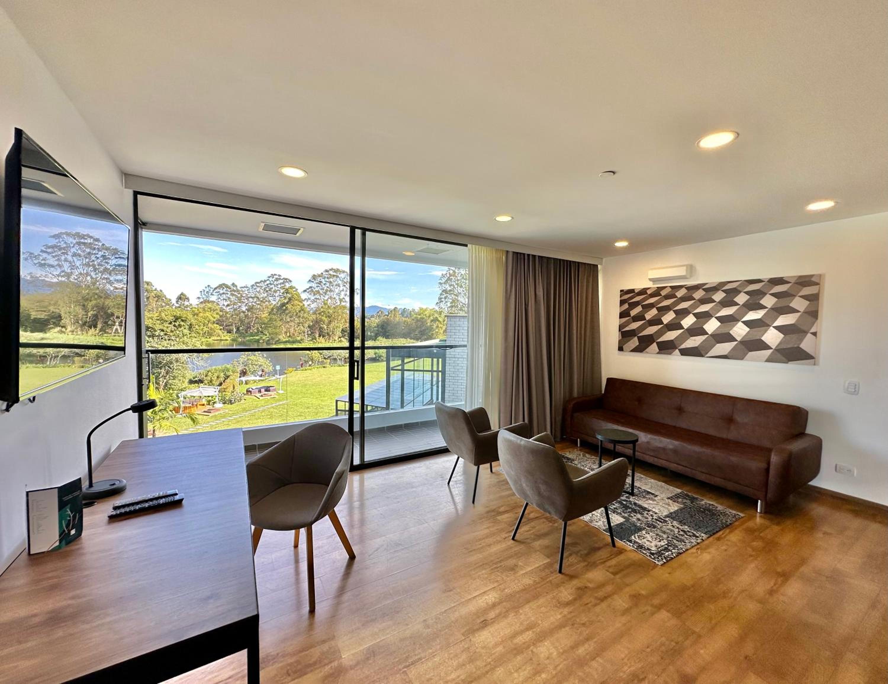 Suite with Lake View photo 2