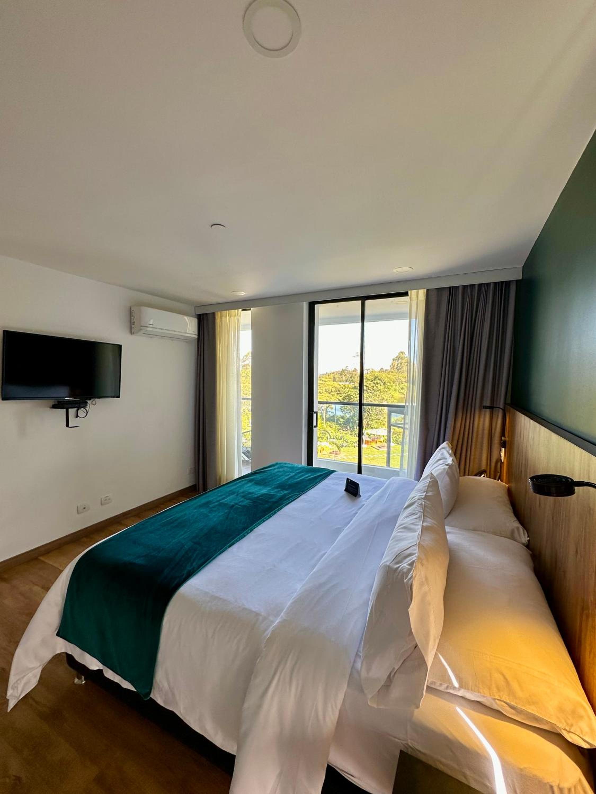 Suite with Lake View photo 3