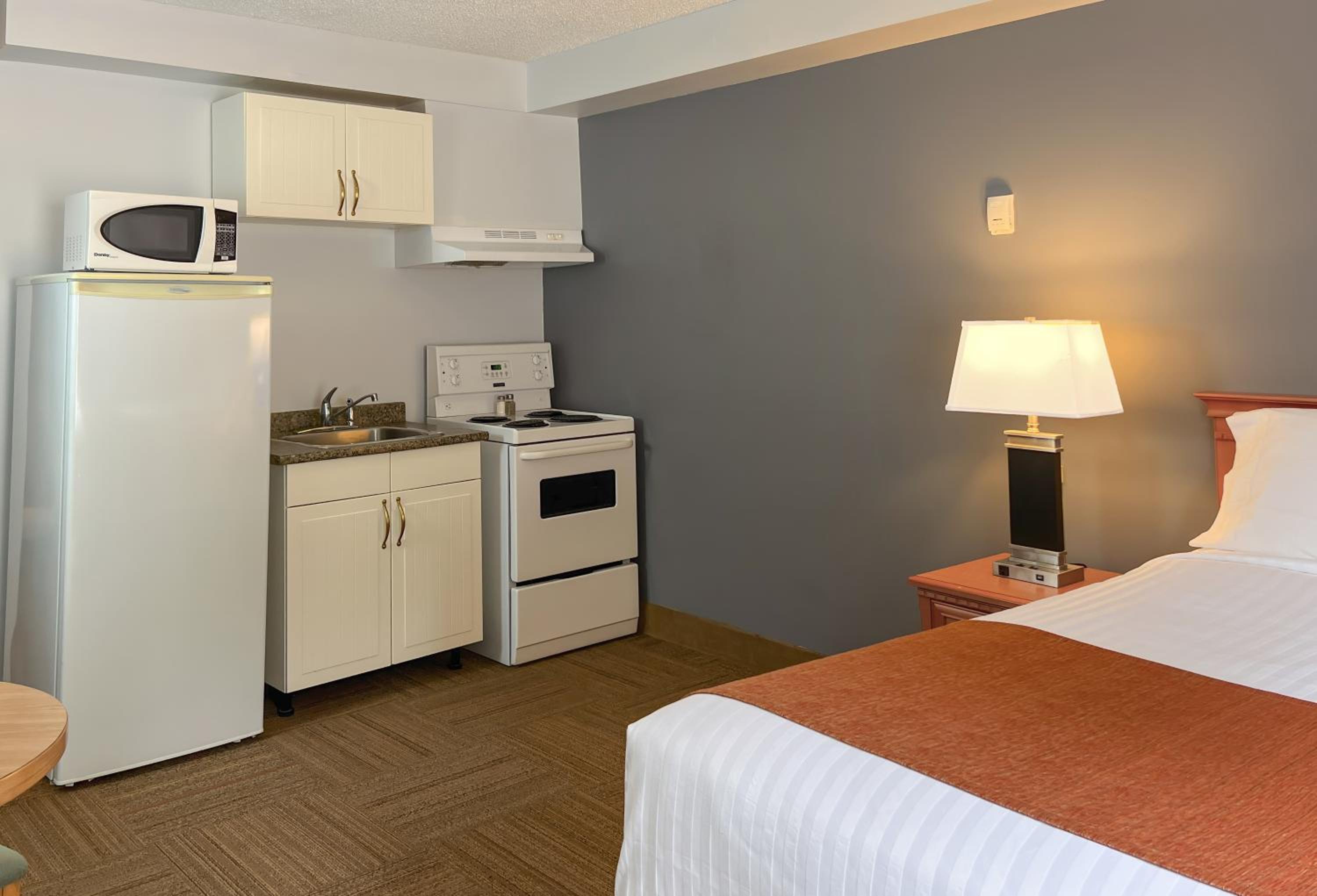 Coast Queen with Kitchenette - Photo 5
