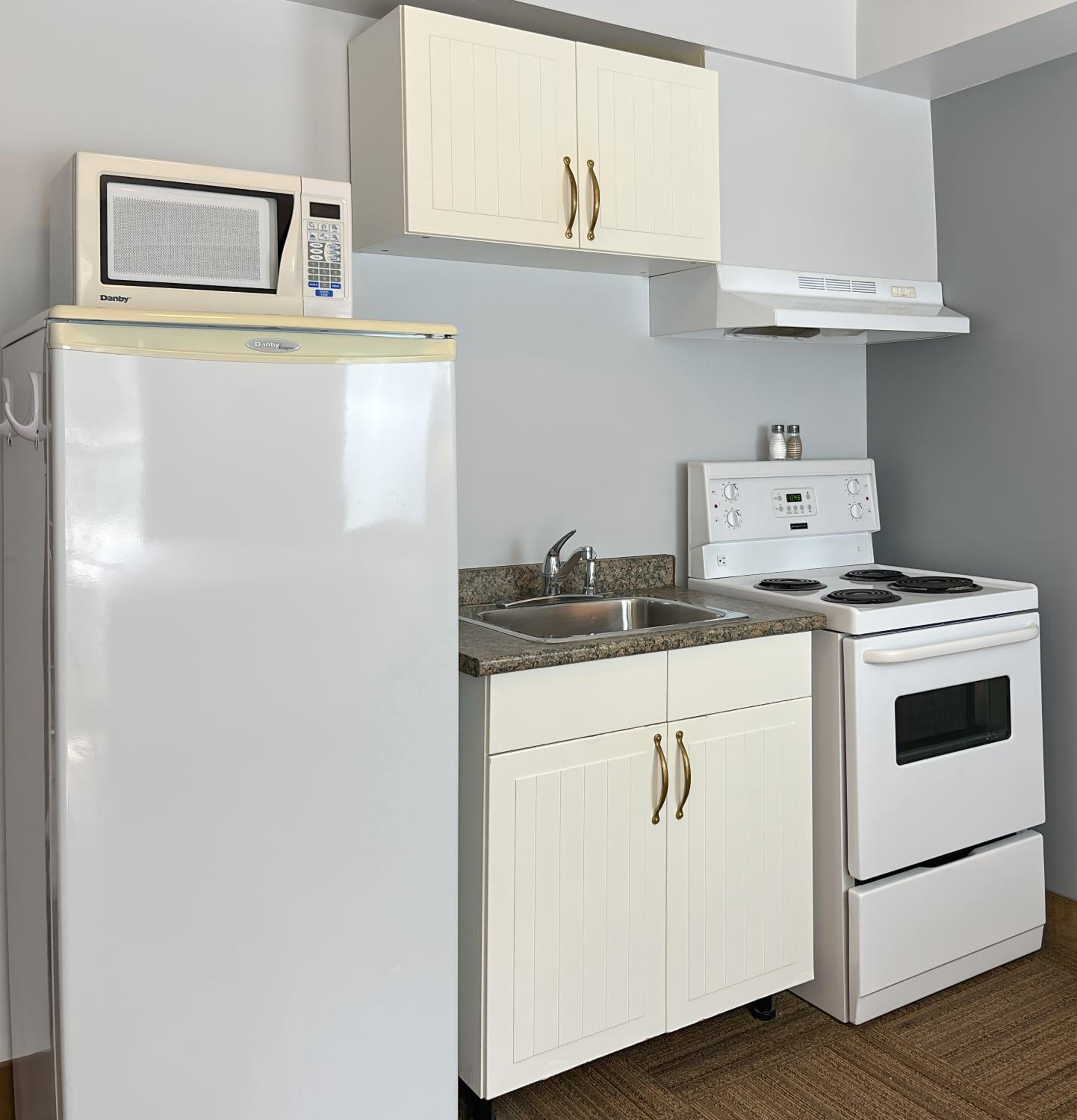 Coast Queen with Kitchenette - Photo 7