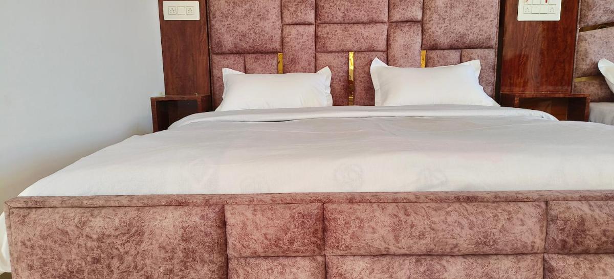 Deluxe Double Room - Photo 11