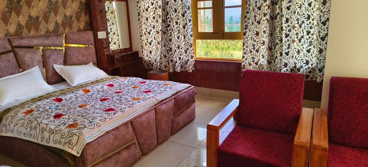 Deluxe Double Room - Photo 9