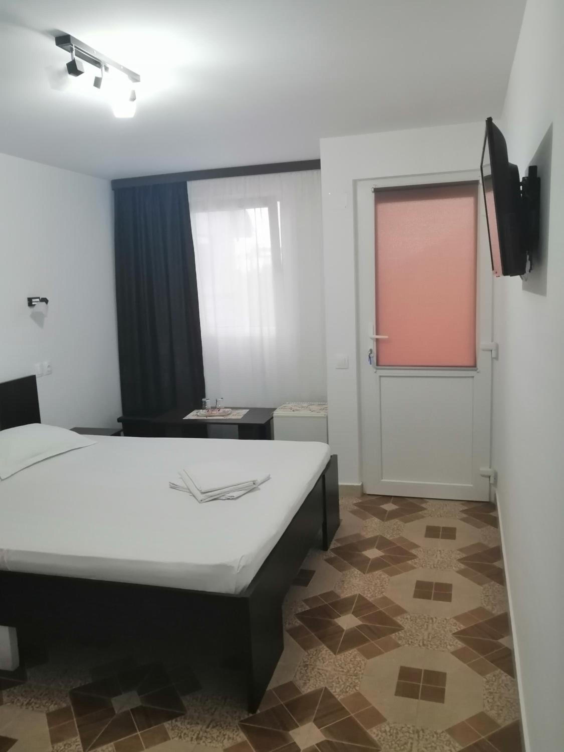 Double Room - Photo 14