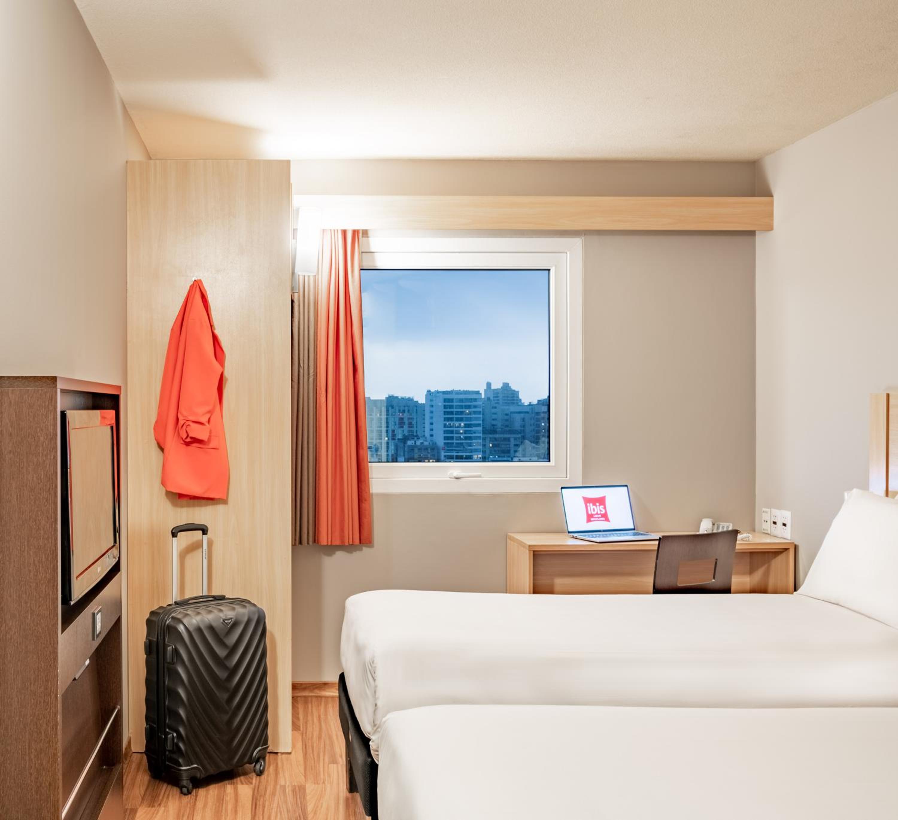 Standard Twin Room - Photo 9