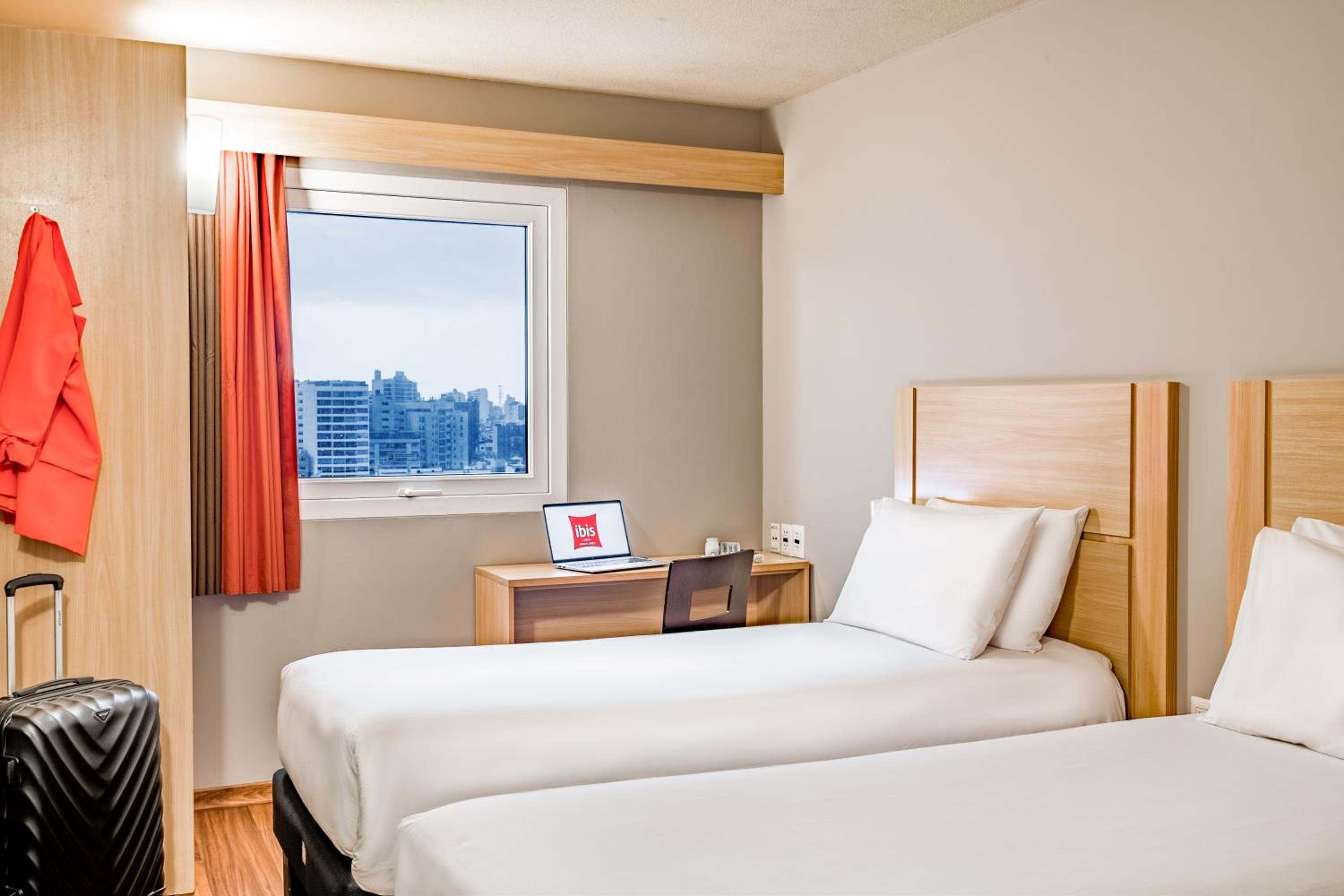 Standard Twin Room - Photo 11