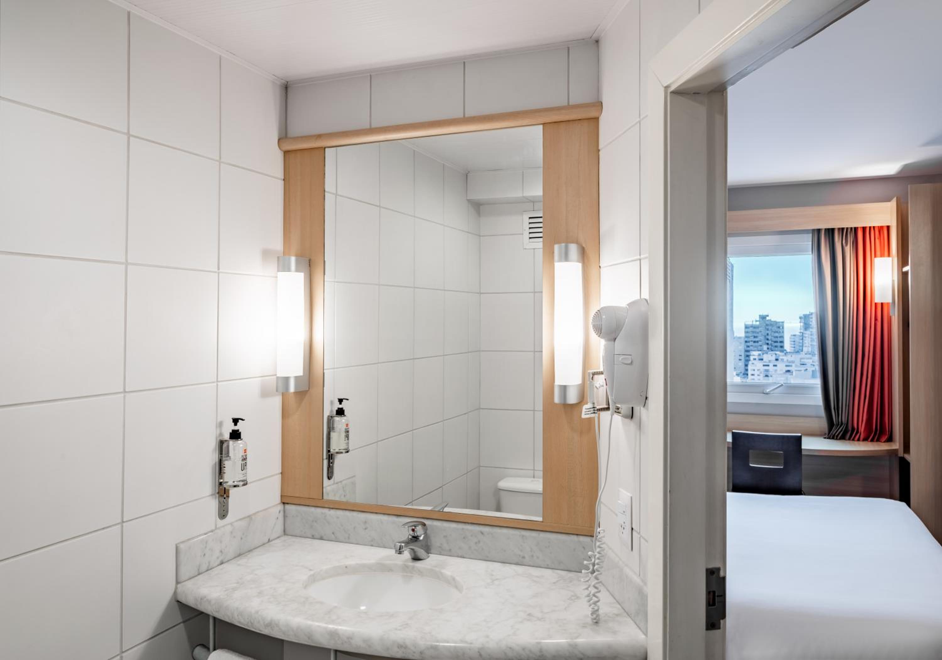 Standard Double Room - Photo 12