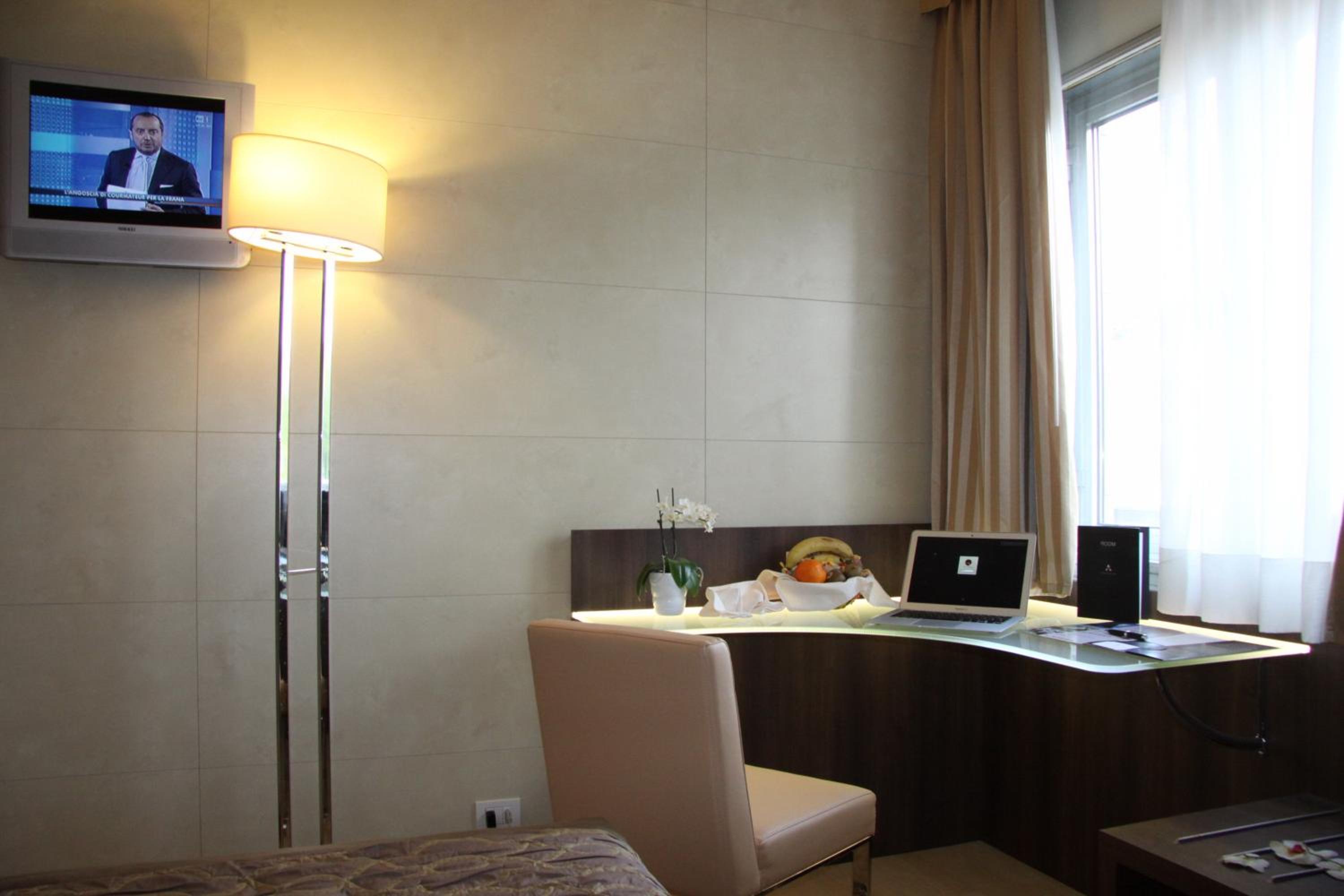 Twin Room - Photo 3