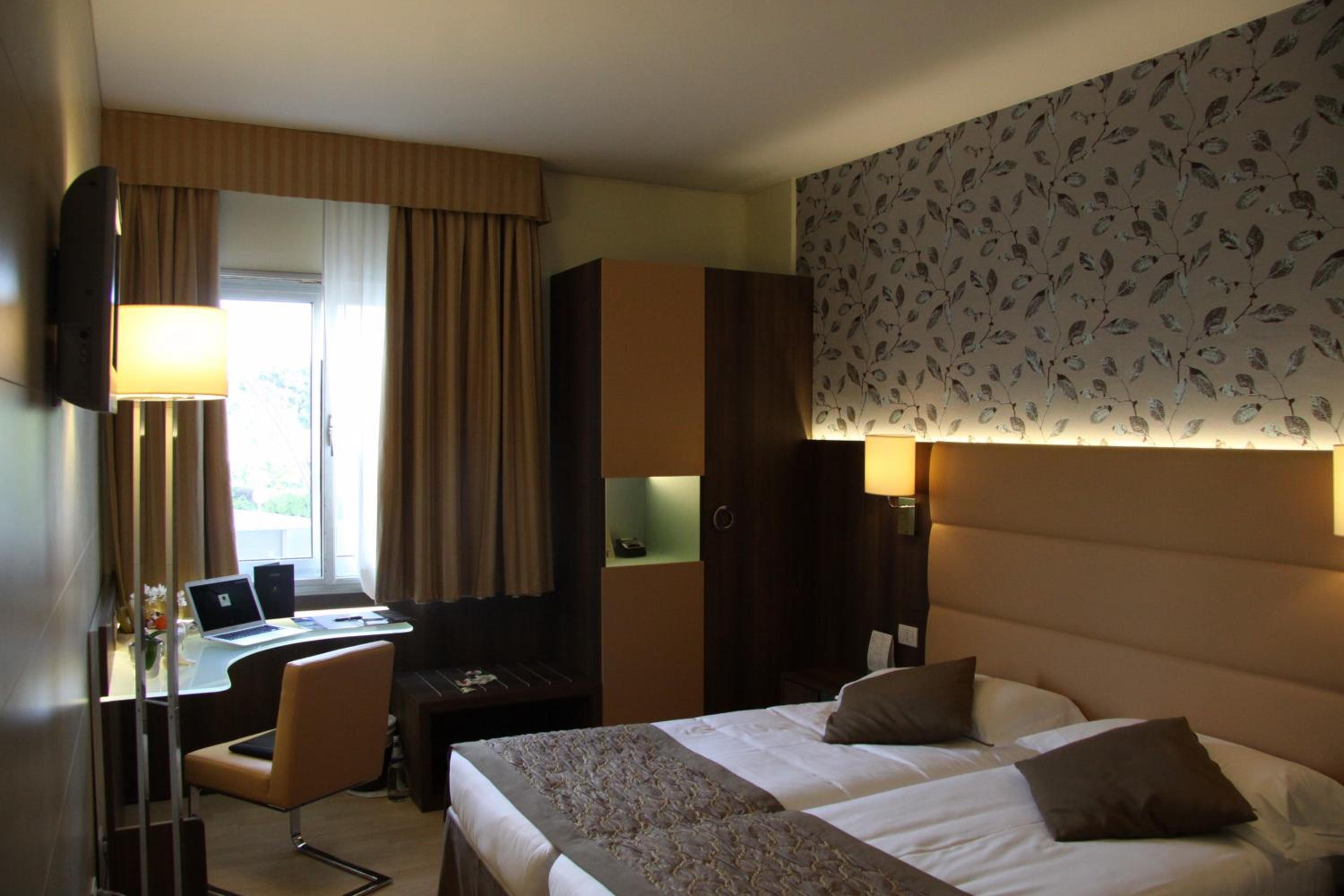 Twin Room - Photo 2