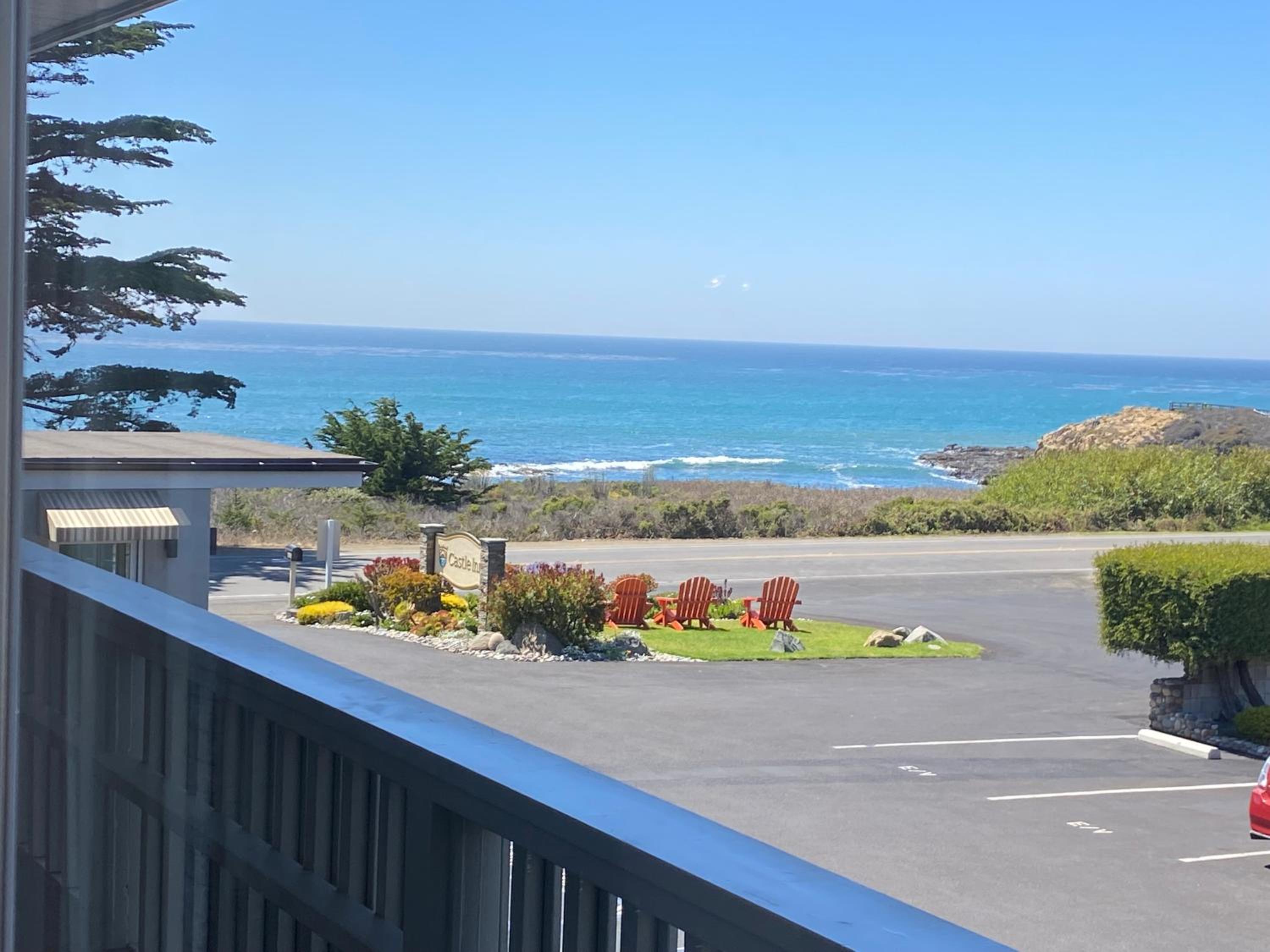 King Partial Oceanview Room. No Pets photo 2