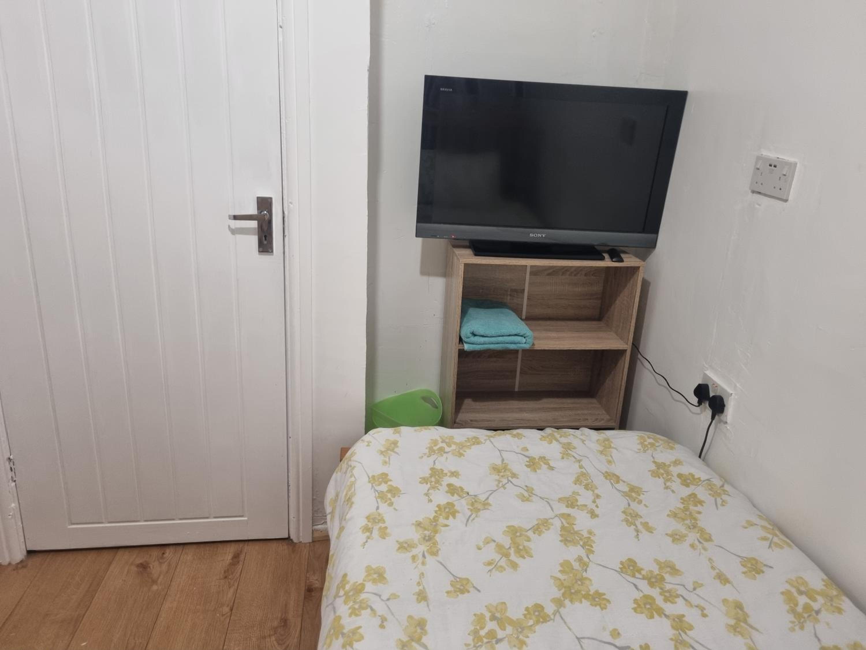 Budget Single Room photo 2