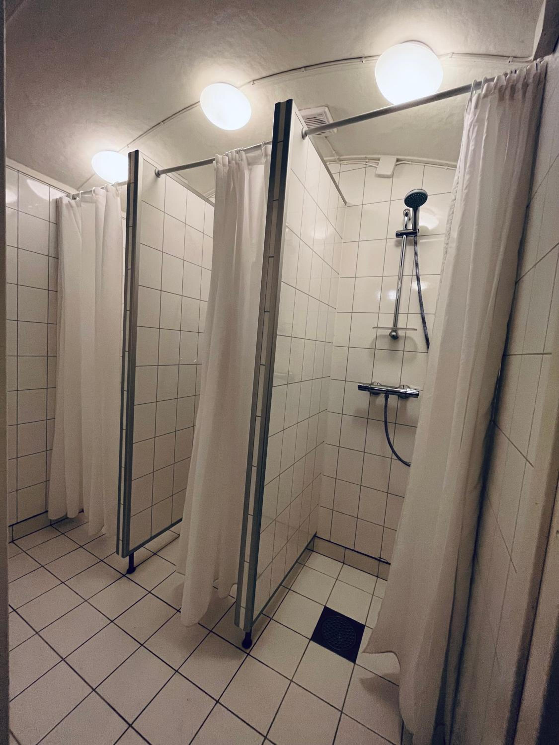 Quadruple Room with Shared Bathroom photo 2